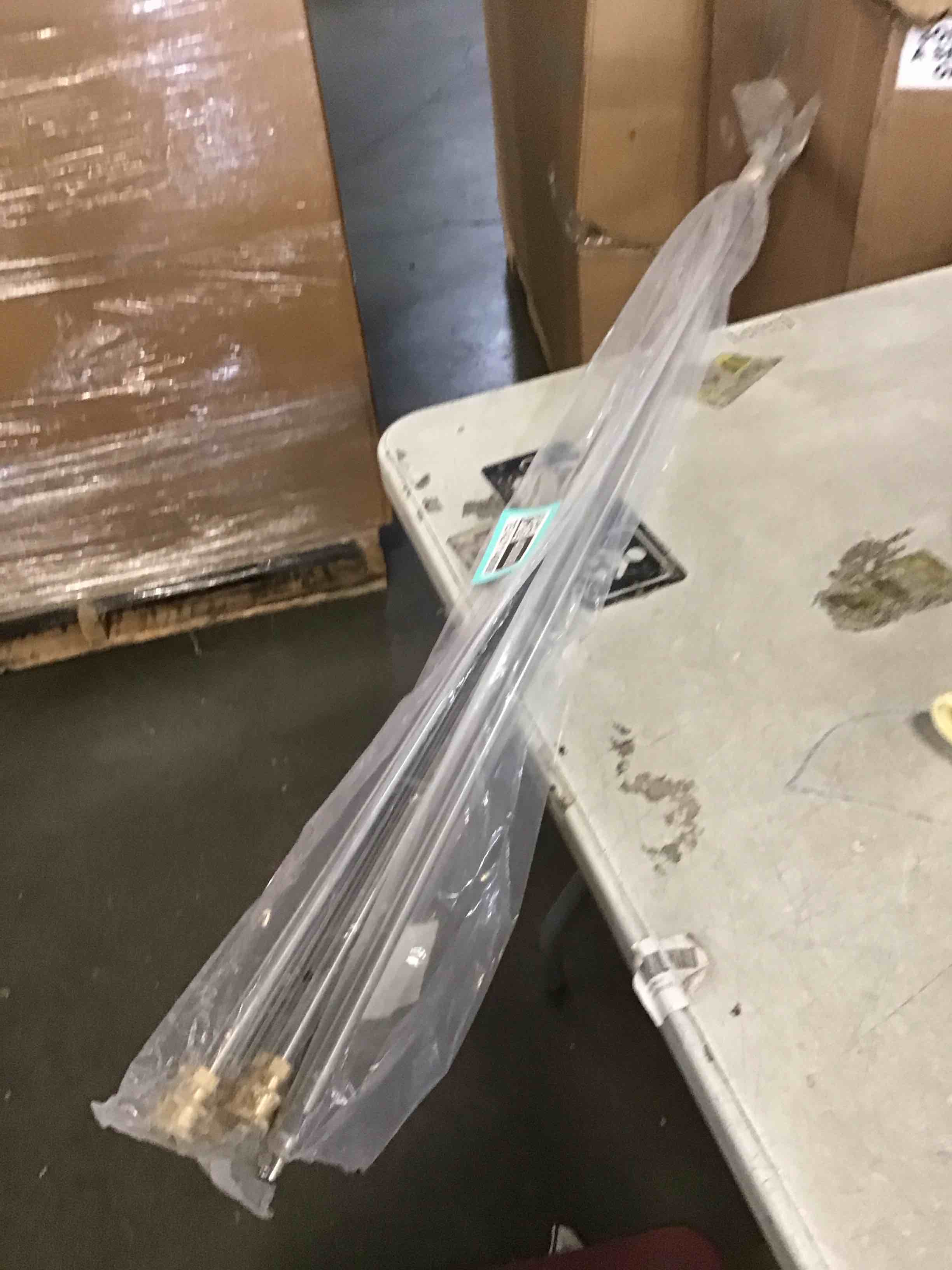 https://s3.amazonaws.com/lotting-images-prod/bidfta/TEA2114008_1737570664959.jpeg