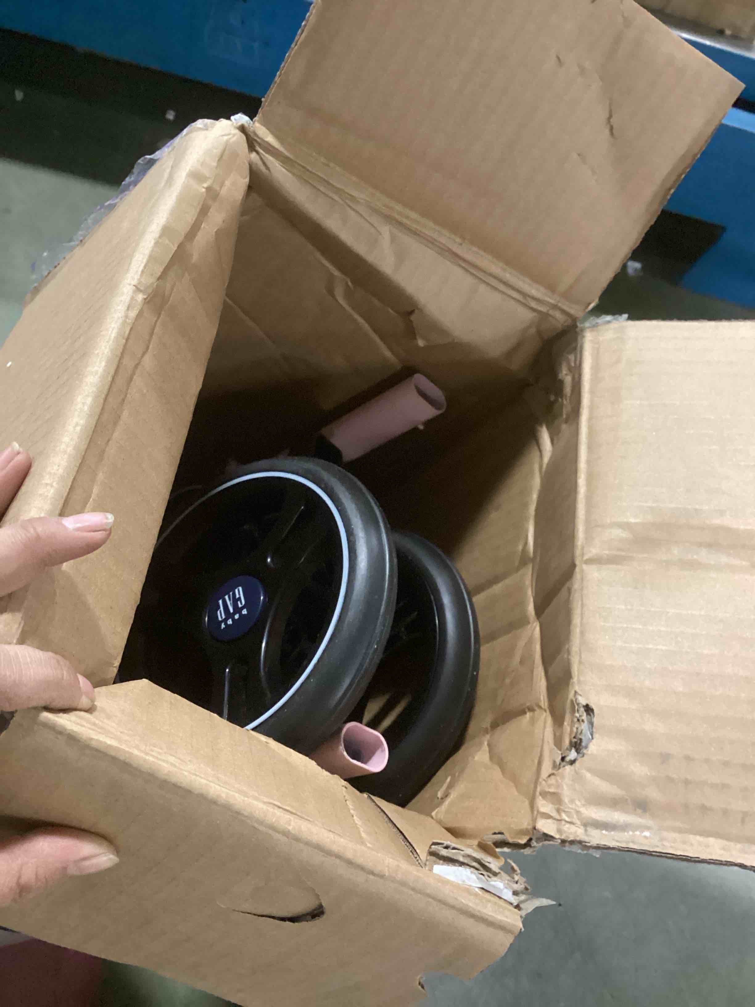 https://s3.amazonaws.com/lotting-images-prod/bidfta/TEA2114390_1737665587872.jpeg