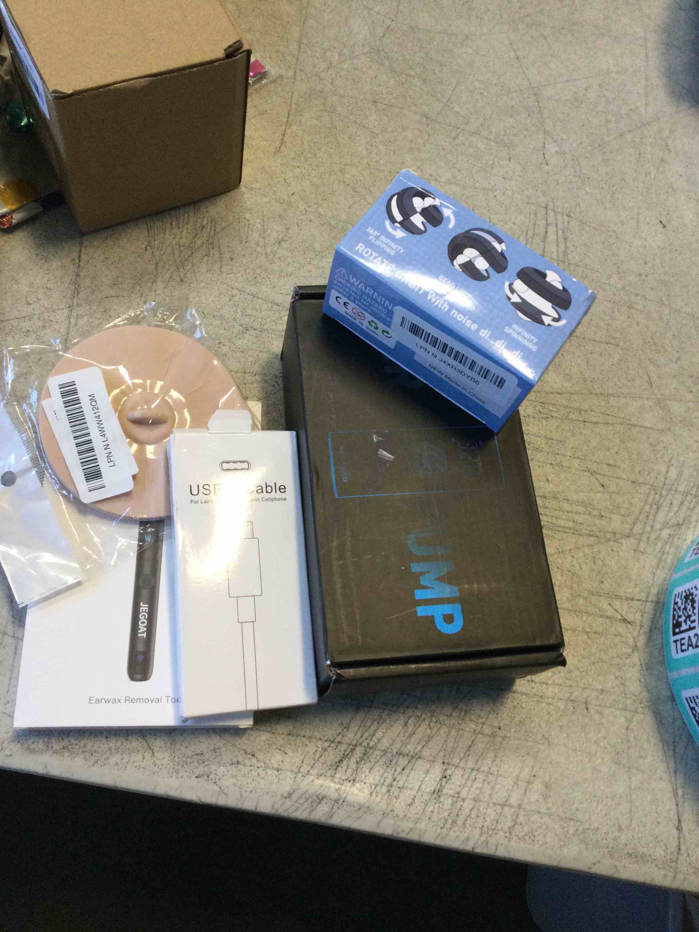 https://s3.amazonaws.com/lotting-images-prod/bidfta/TEA2116265_1737992721154.jpeg
