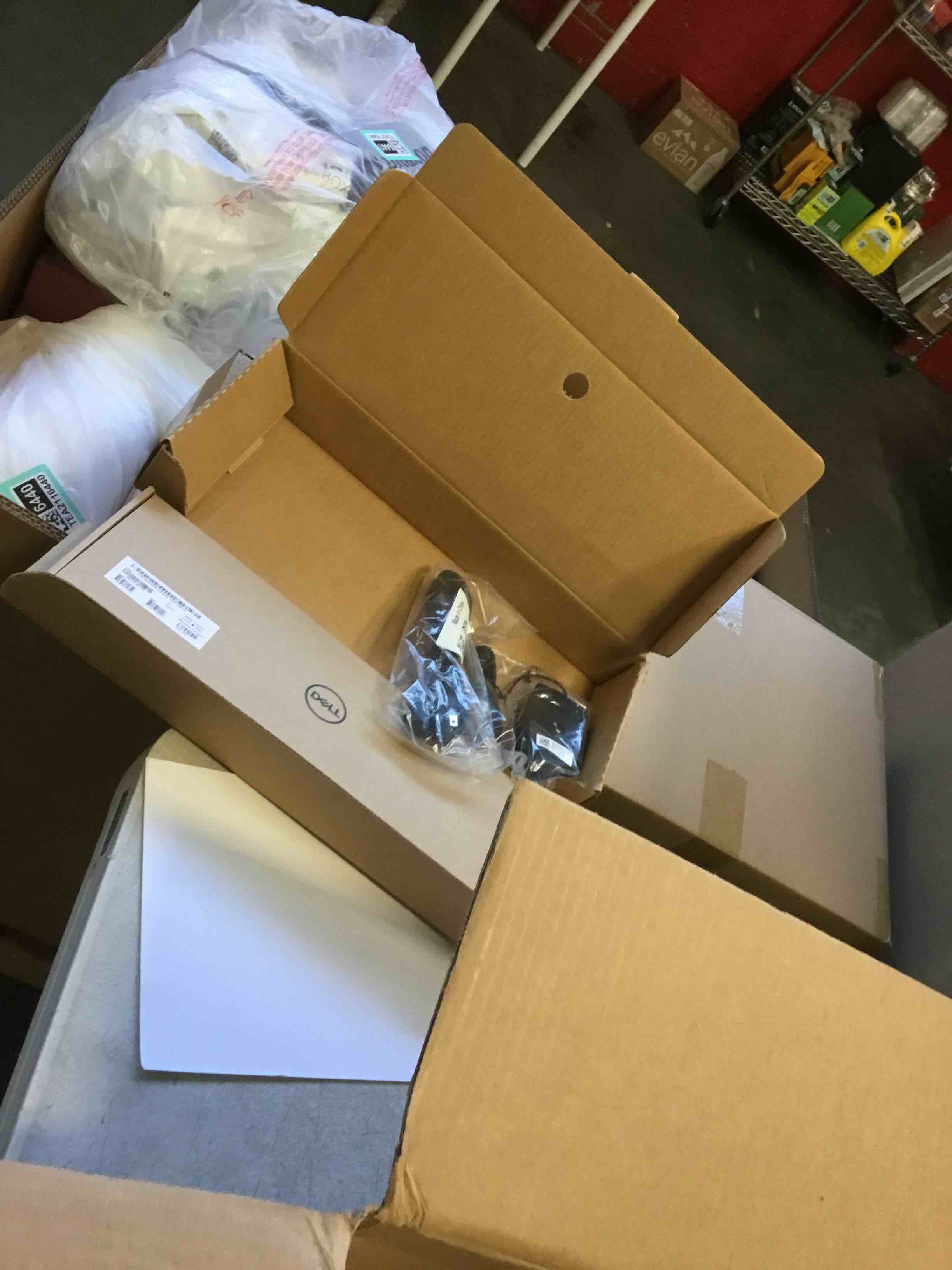 https://s3.amazonaws.com/lotting-images-prod/bidfta/TEA2116446_1738164522890.jpeg