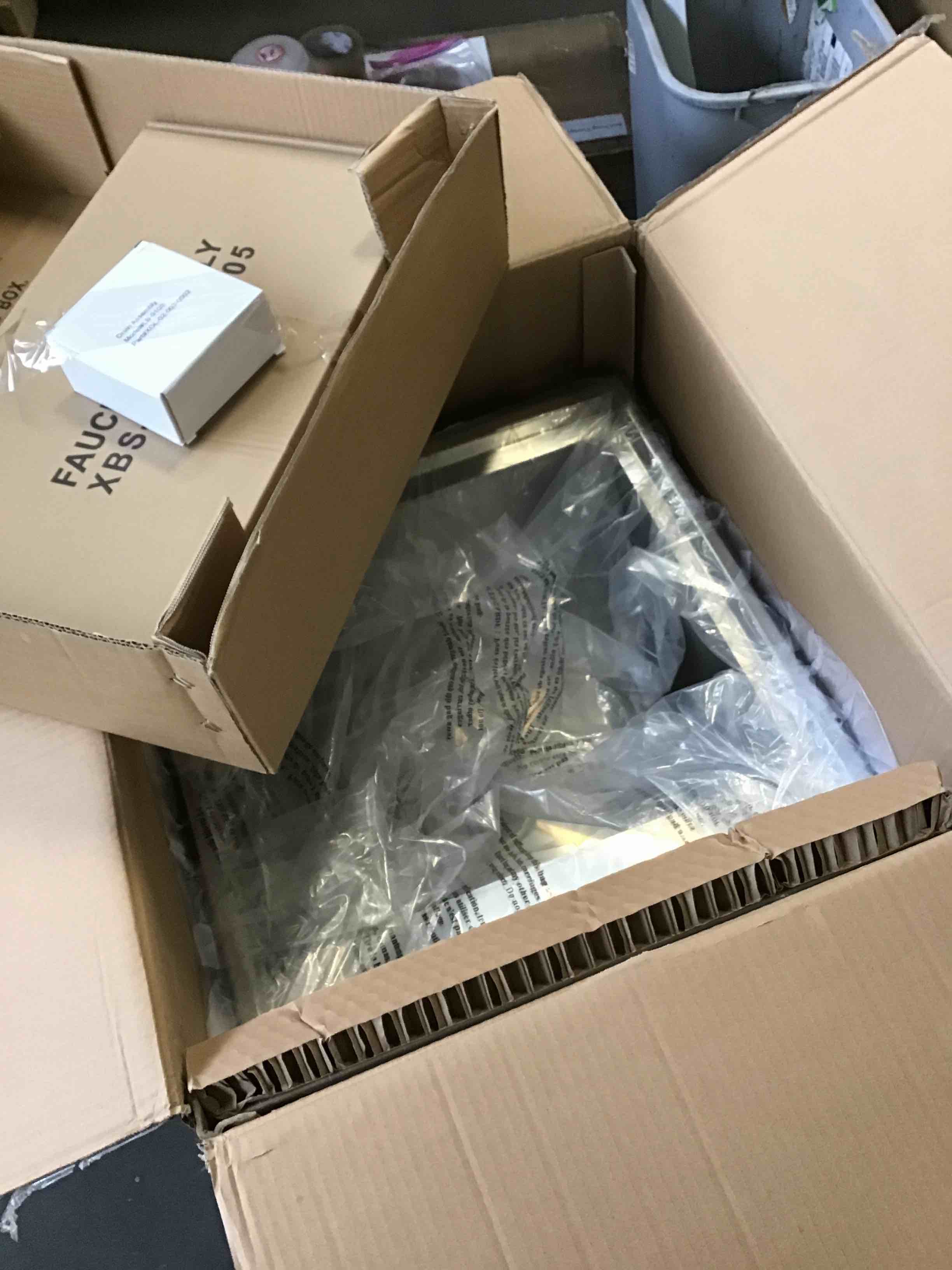 https://s3.amazonaws.com/lotting-images-prod/bidfta/TEA2116629_1738251690896.jpeg