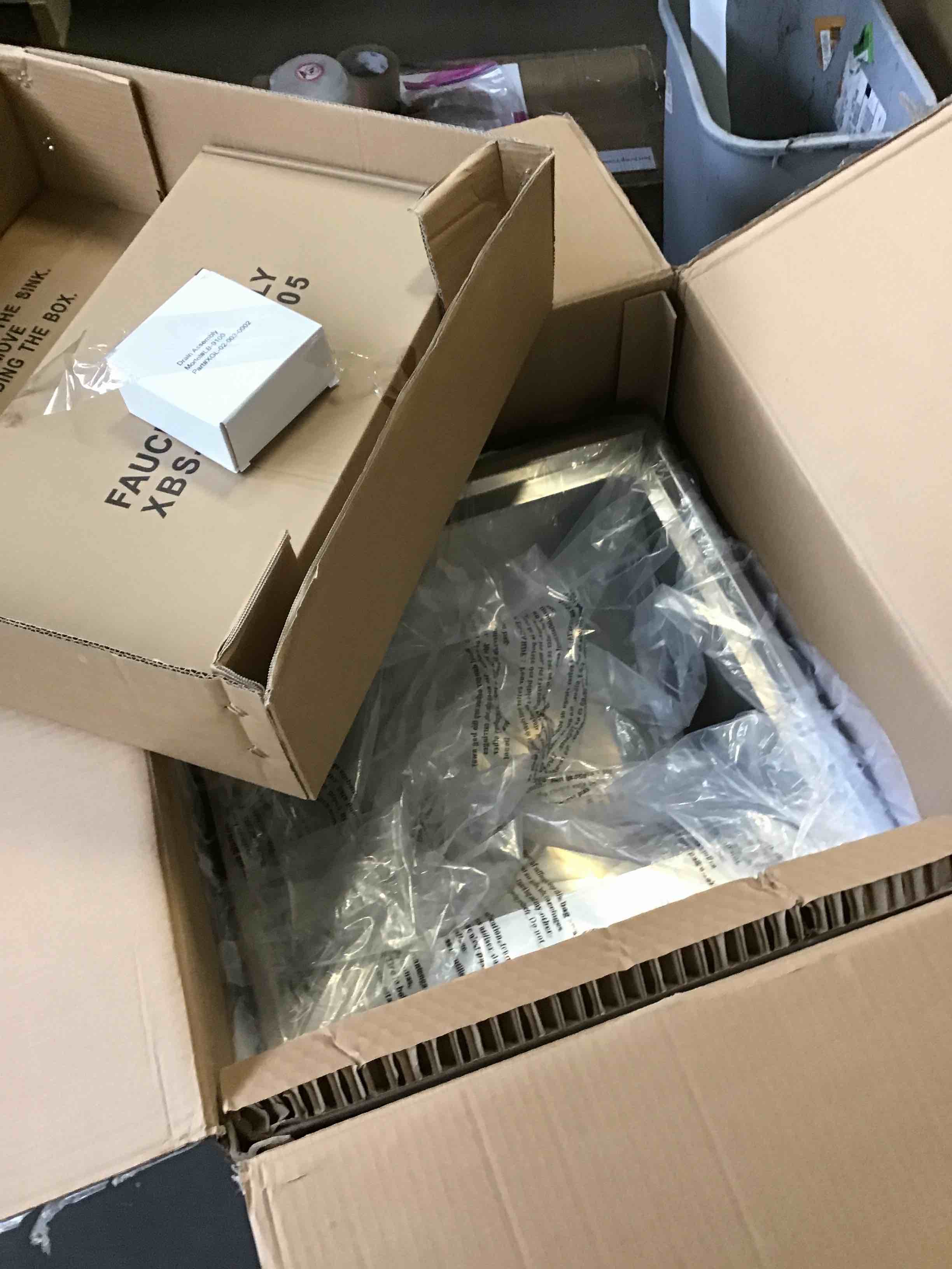 https://s3.amazonaws.com/lotting-images-prod/bidfta/TEA2116629_1738251691934.jpeg