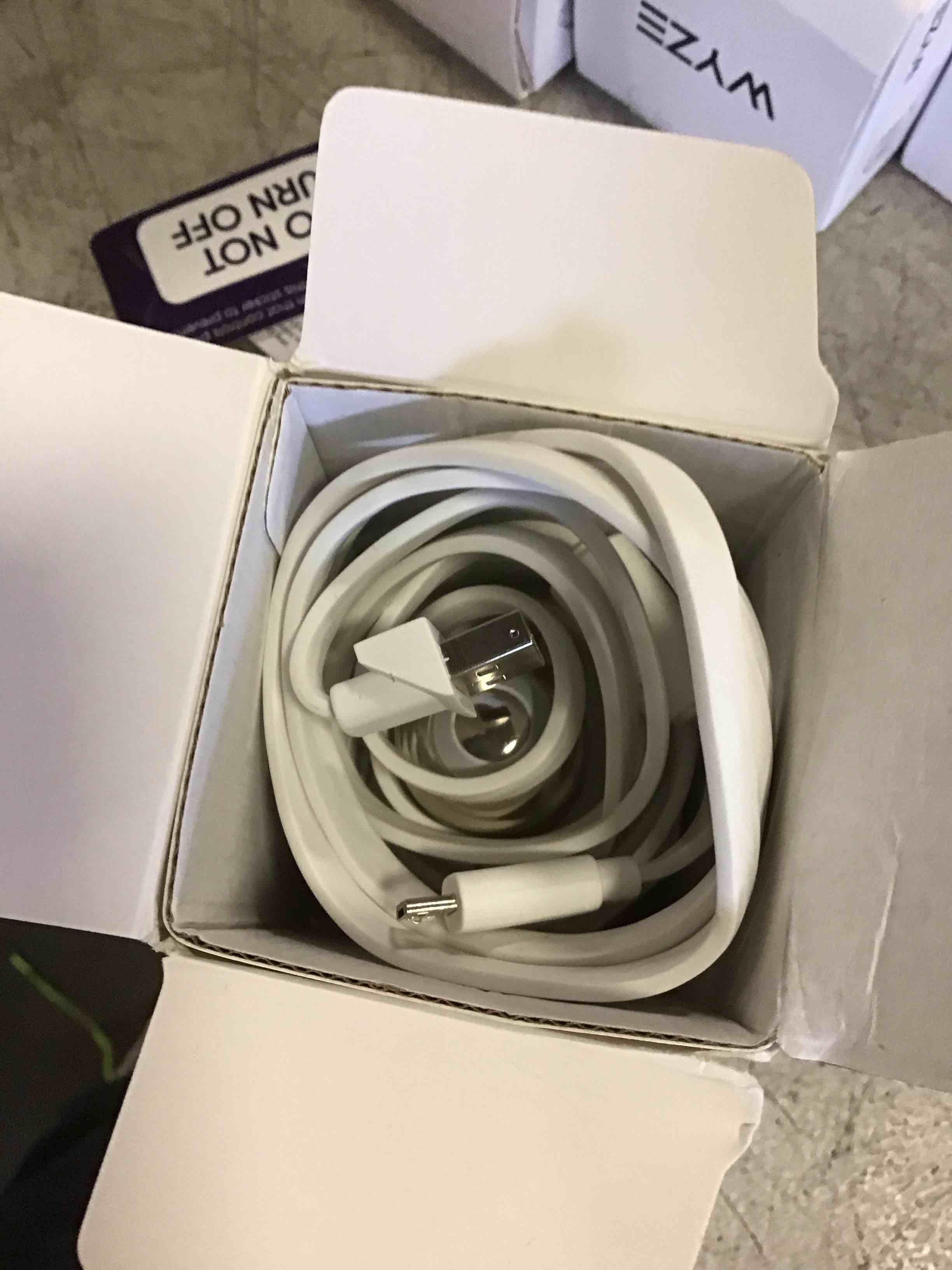 https://s3.amazonaws.com/lotting-images-prod/bidfta/TEA2117375_1738700649304.jpeg