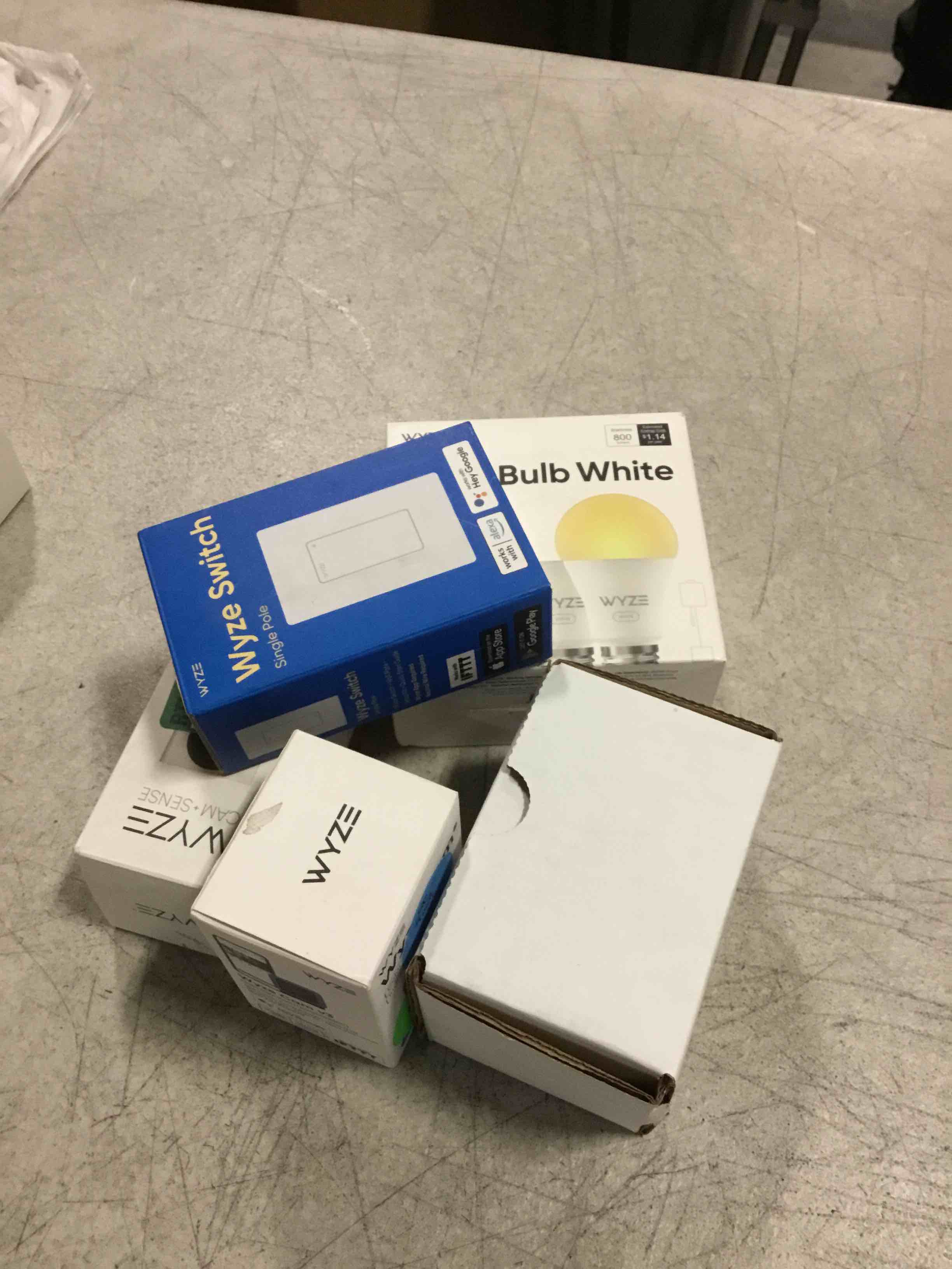 https://s3.amazonaws.com/lotting-images-prod/bidfta/TEA2117404_1738761413317.jpeg
