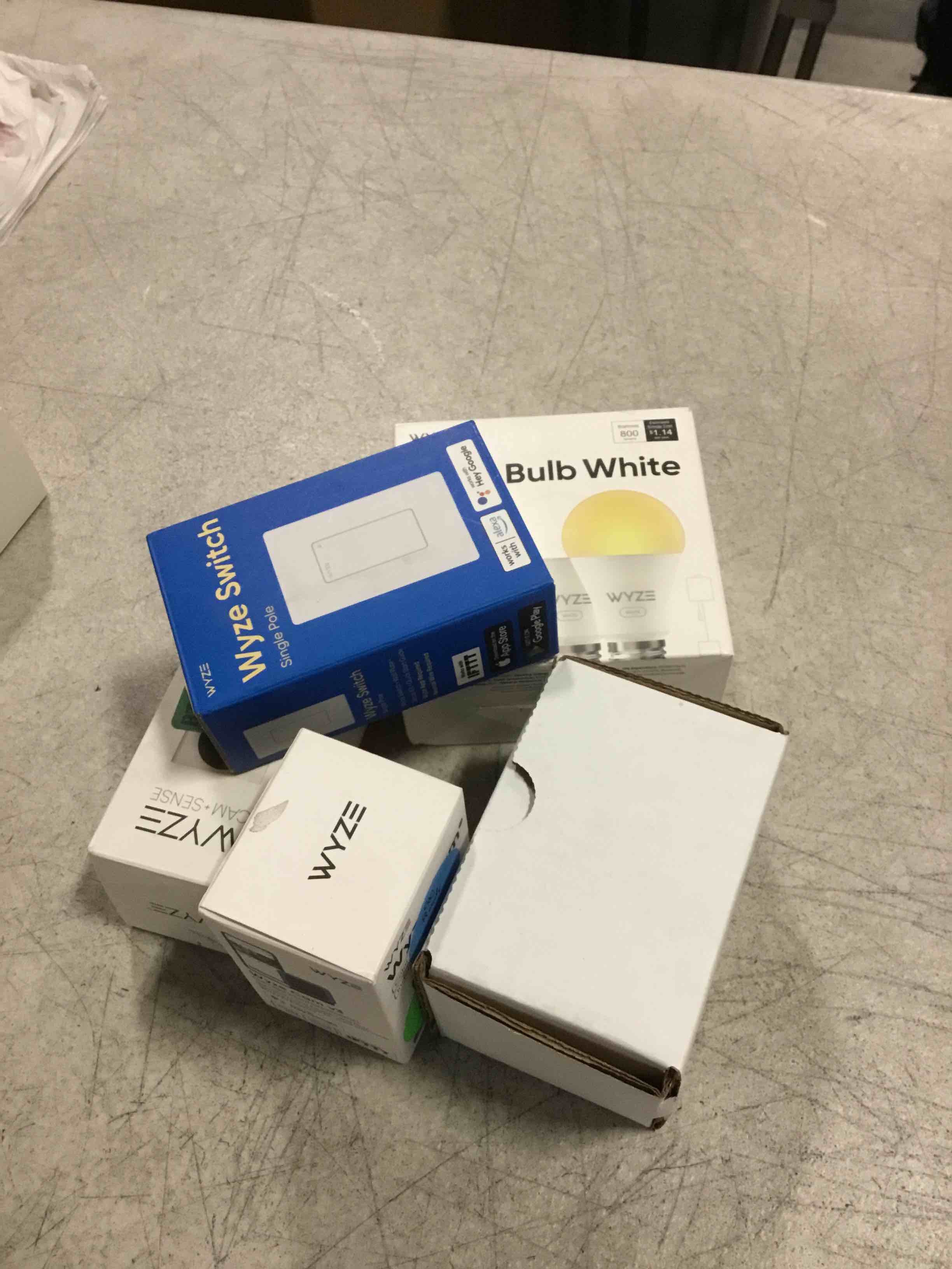 https://s3.amazonaws.com/lotting-images-prod/bidfta/TEA2117404_1738761414856.jpeg