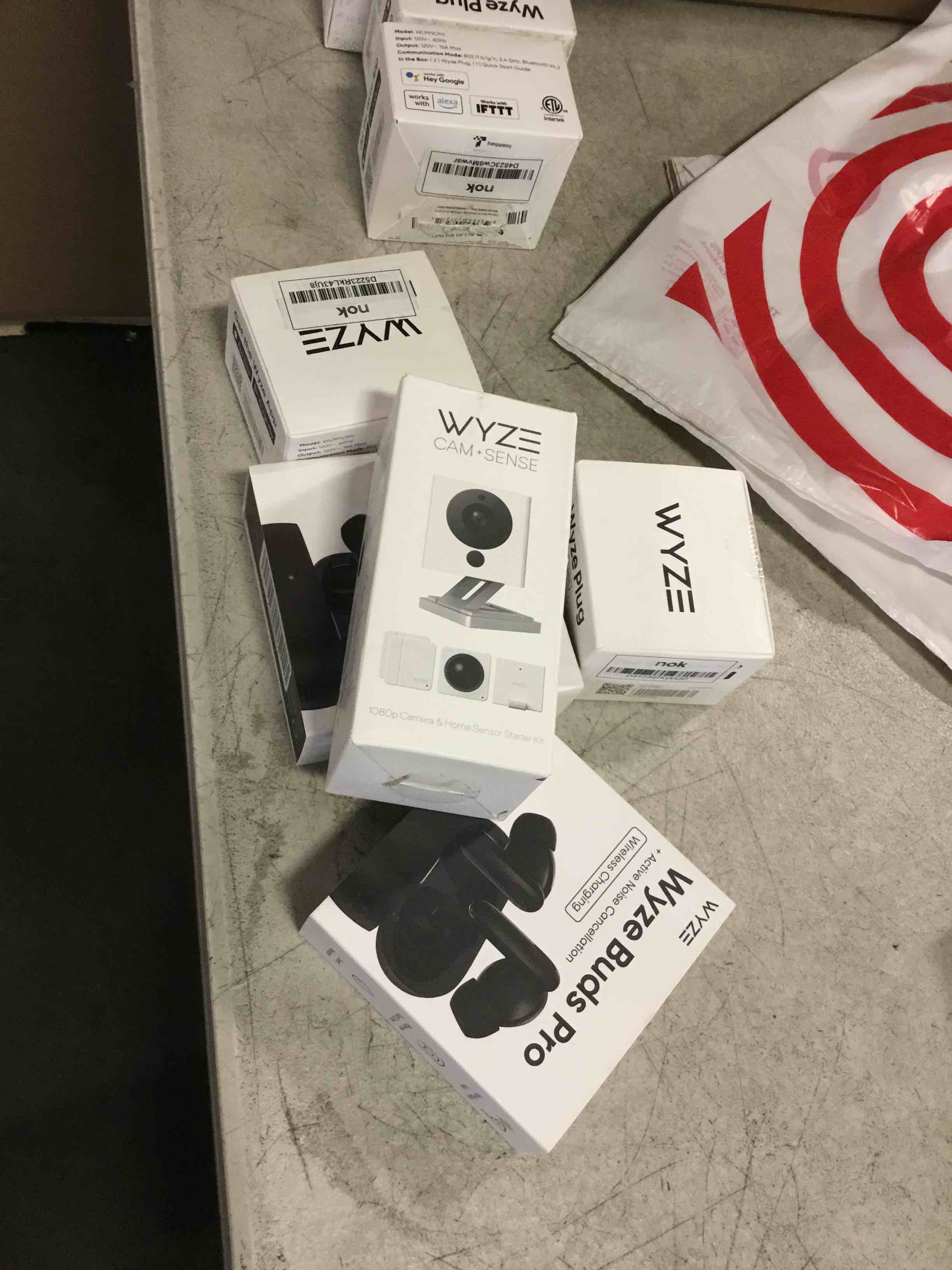 https://s3.amazonaws.com/lotting-images-prod/bidfta/TEA2117467_1738765173279.jpeg