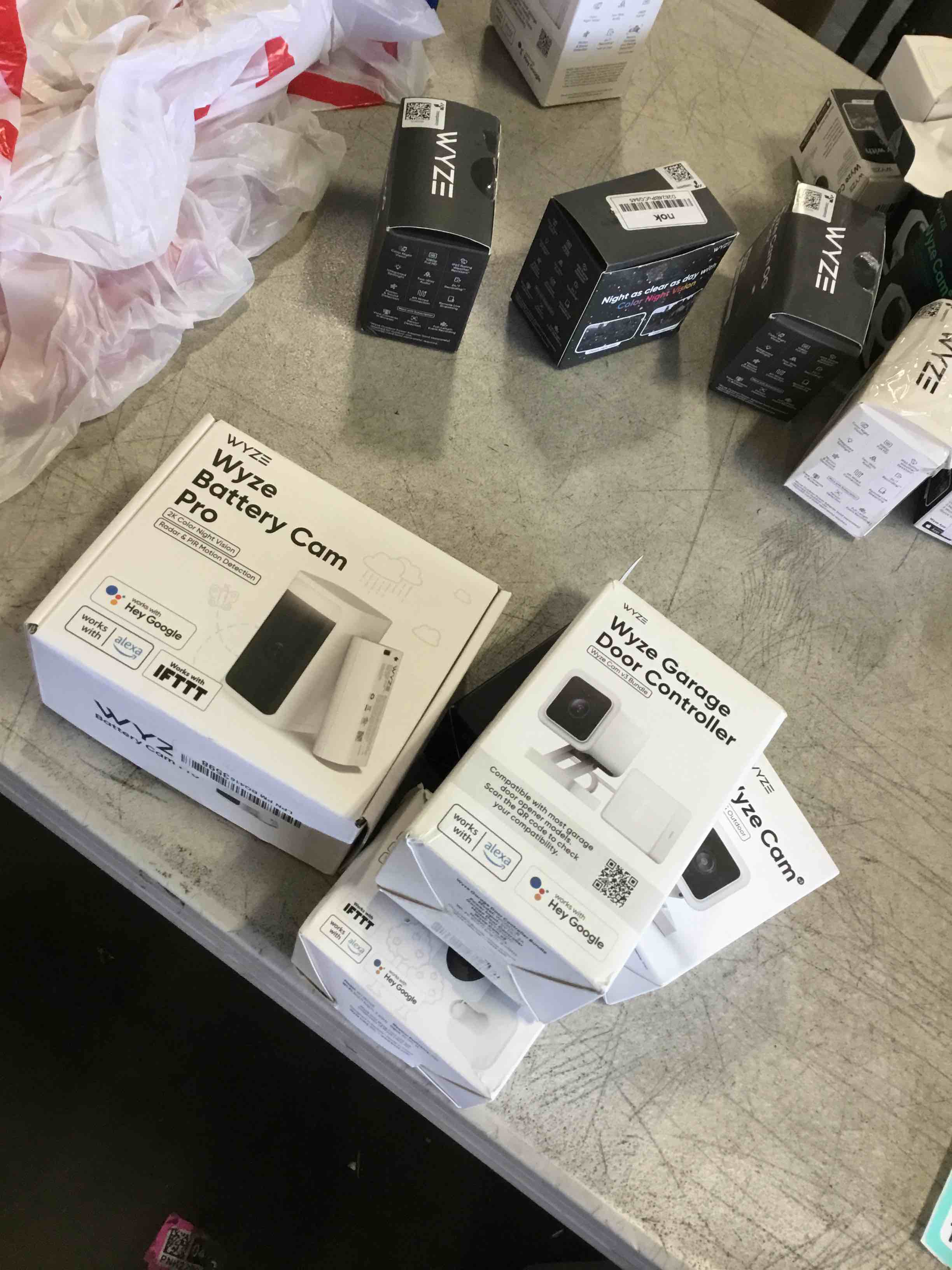 https://s3.amazonaws.com/lotting-images-prod/bidfta/TEA2117846_1738866491052.jpeg
