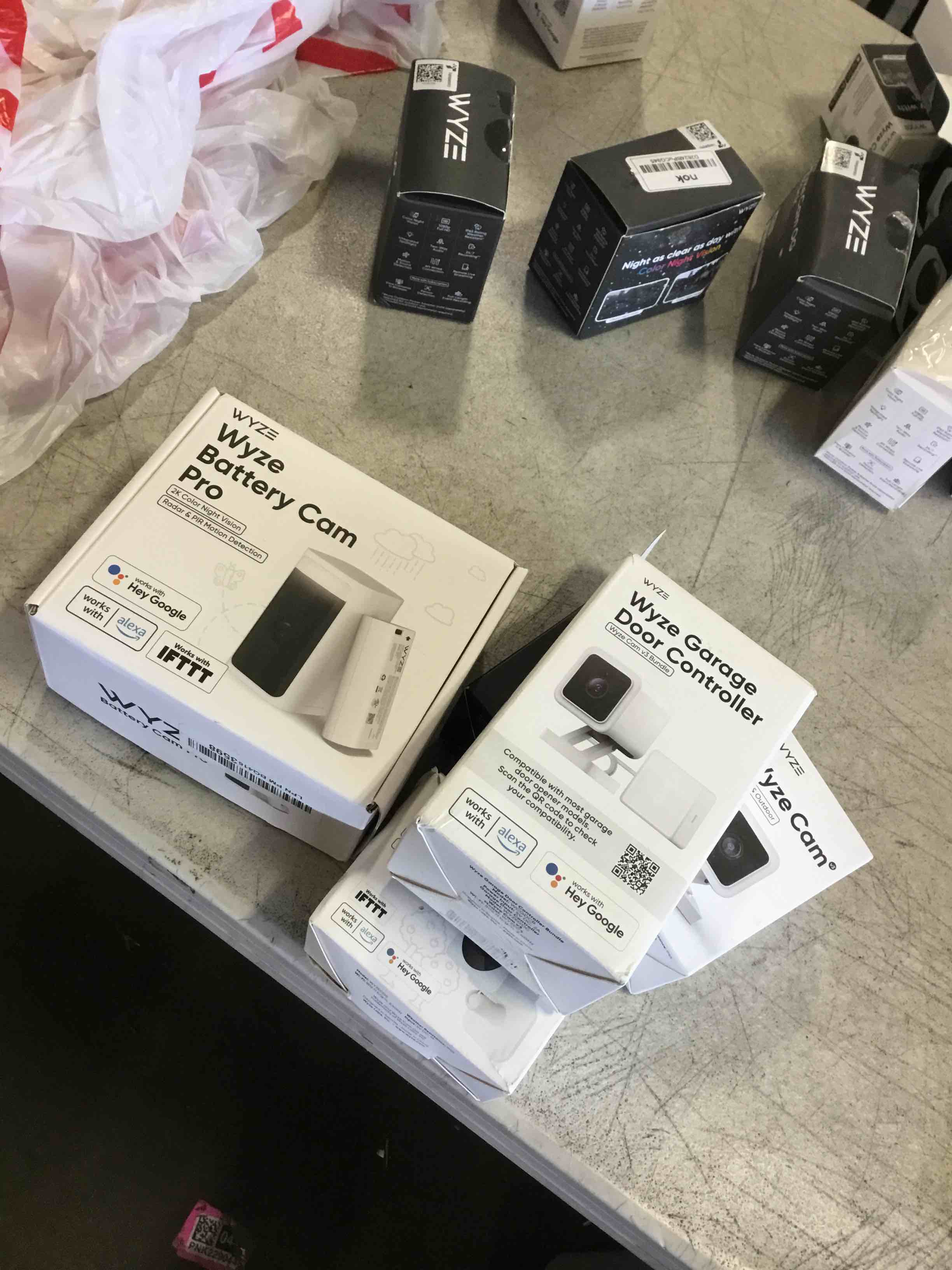 https://s3.amazonaws.com/lotting-images-prod/bidfta/TEA2117846_1738866492418.jpeg