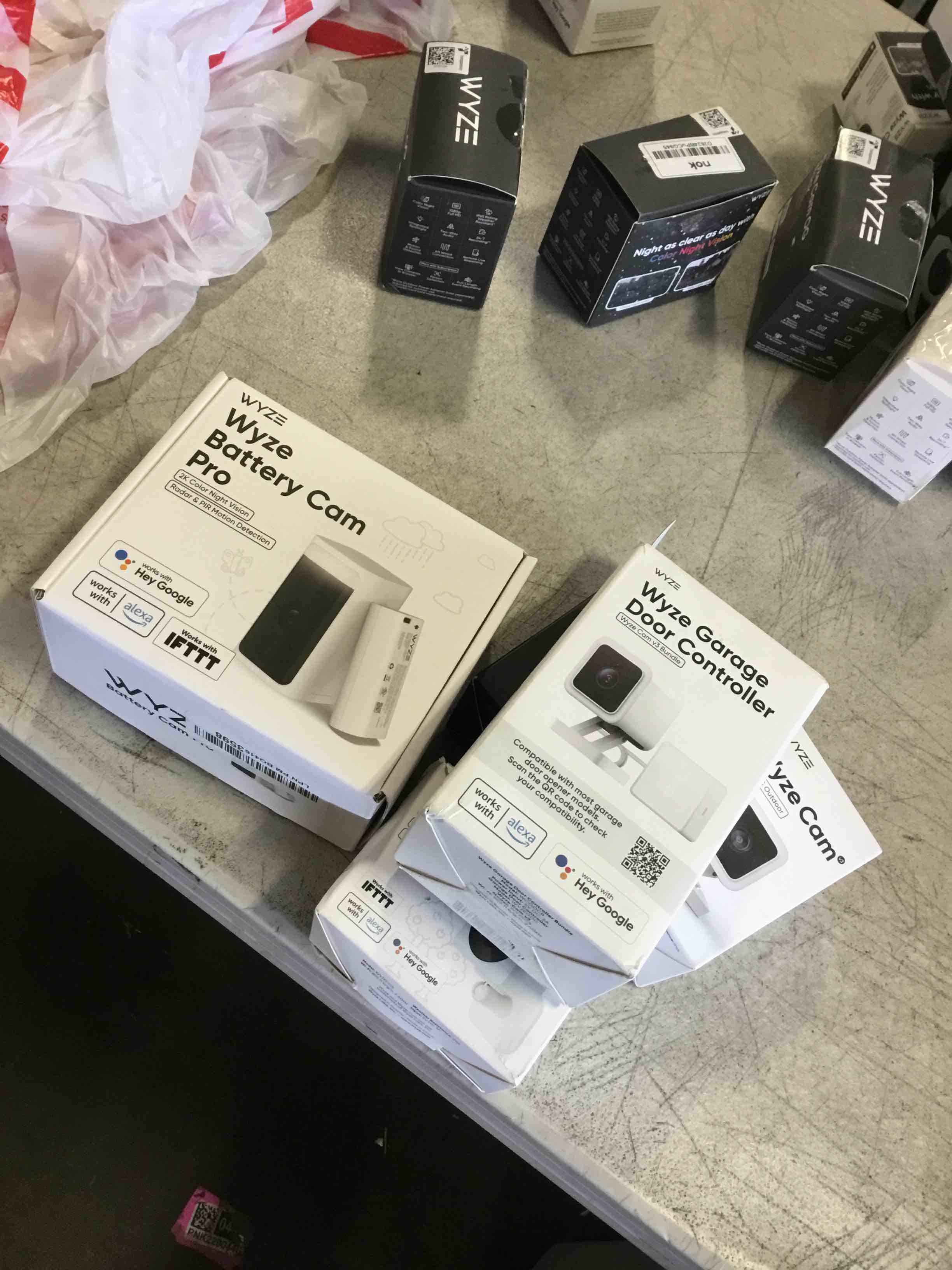 https://s3.amazonaws.com/lotting-images-prod/bidfta/TEA2117846_1738866493704.jpeg