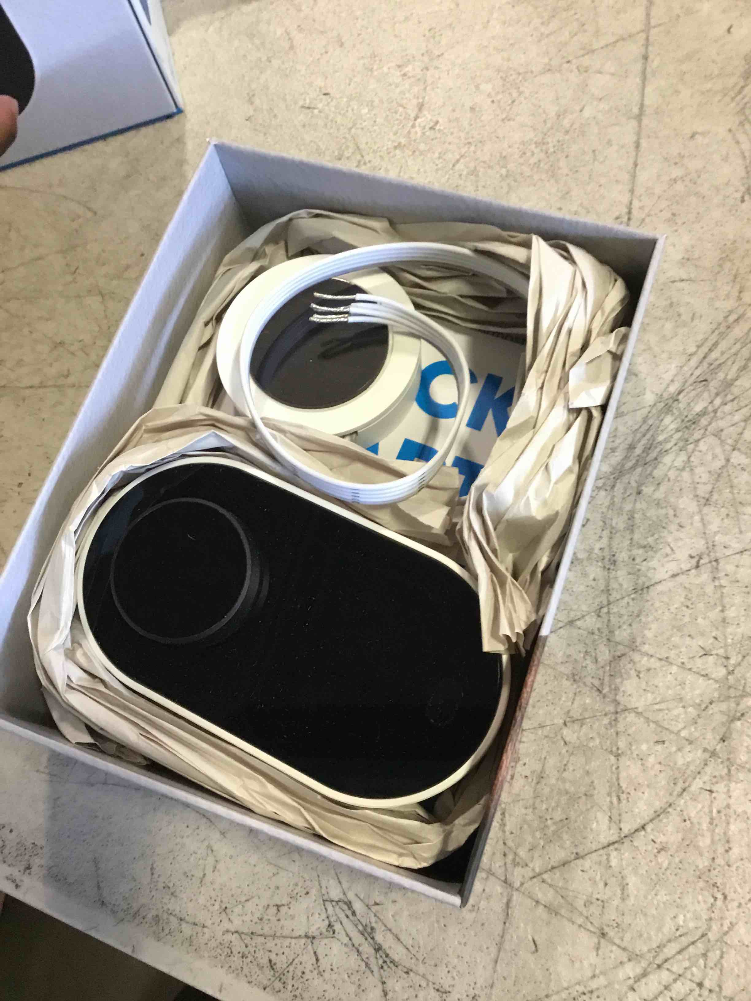 https://s3.amazonaws.com/lotting-images-prod/bidfta/TEA2117950_1738876332996.jpeg