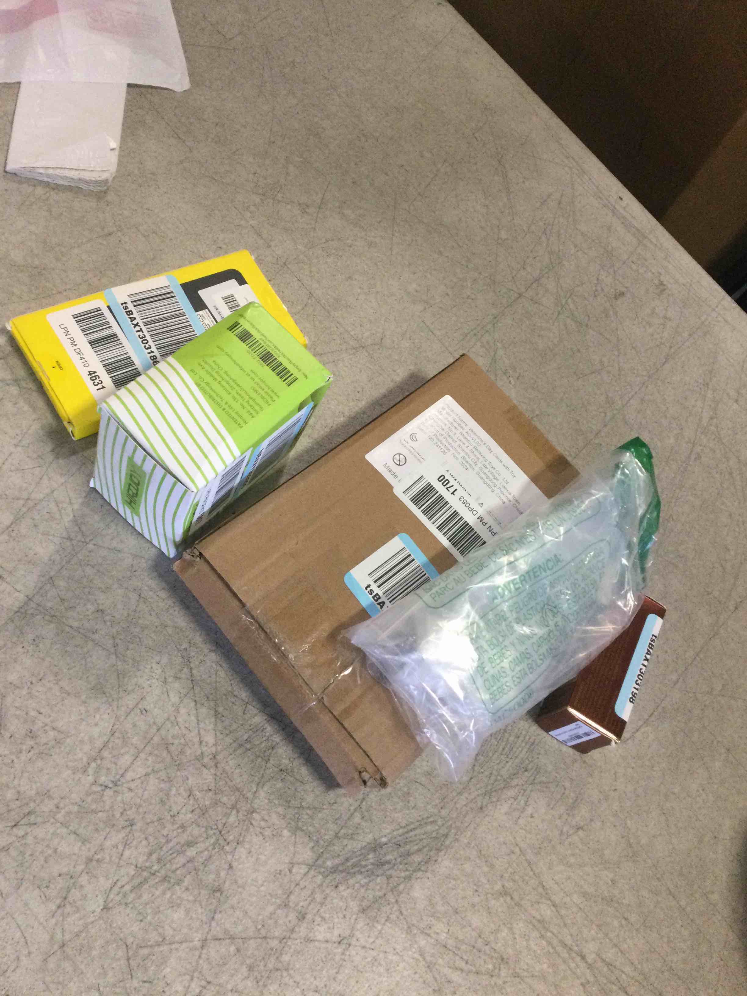 https://s3.amazonaws.com/lotting-images-prod/bidfta/TEA2118902_1740498923375.jpeg