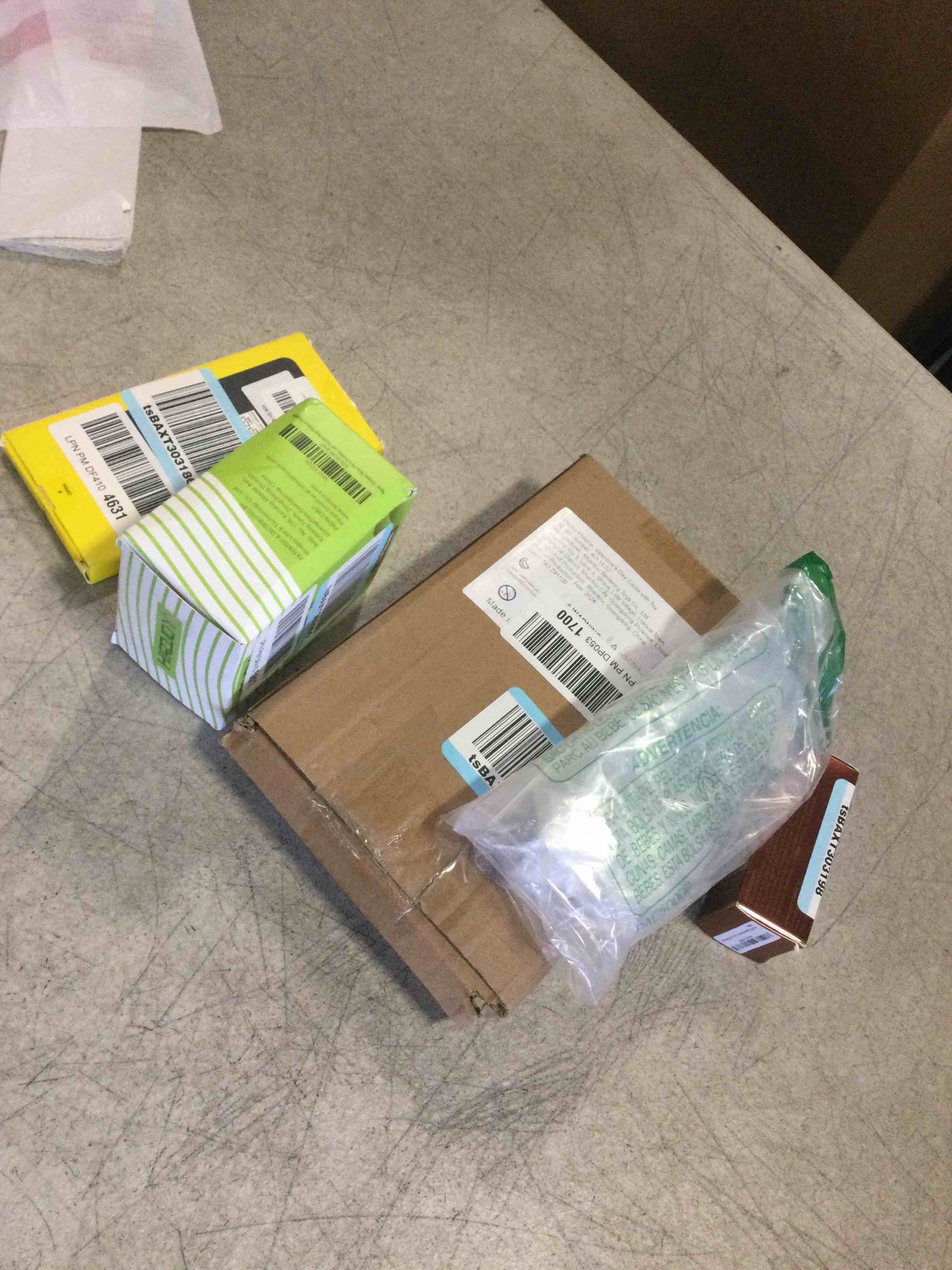https://s3.amazonaws.com/lotting-images-prod/bidfta/TEA2118902_1740498924440.jpeg