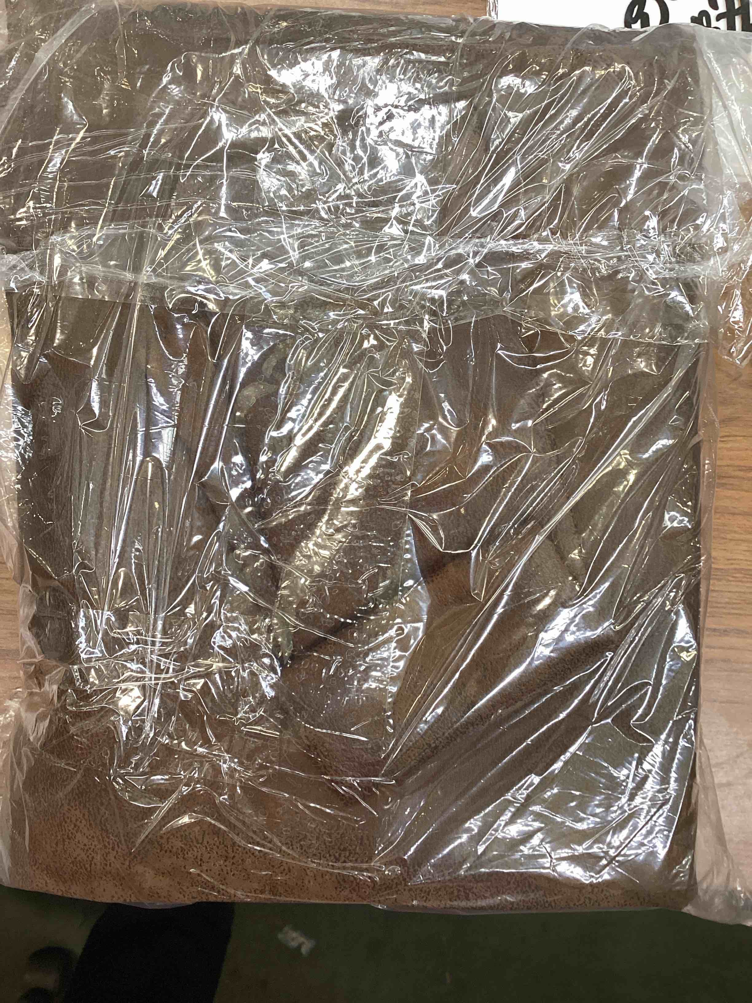 https://s3.amazonaws.com/lotting-images-prod/bidfta/TEA2127056_1746038003841.jpeg