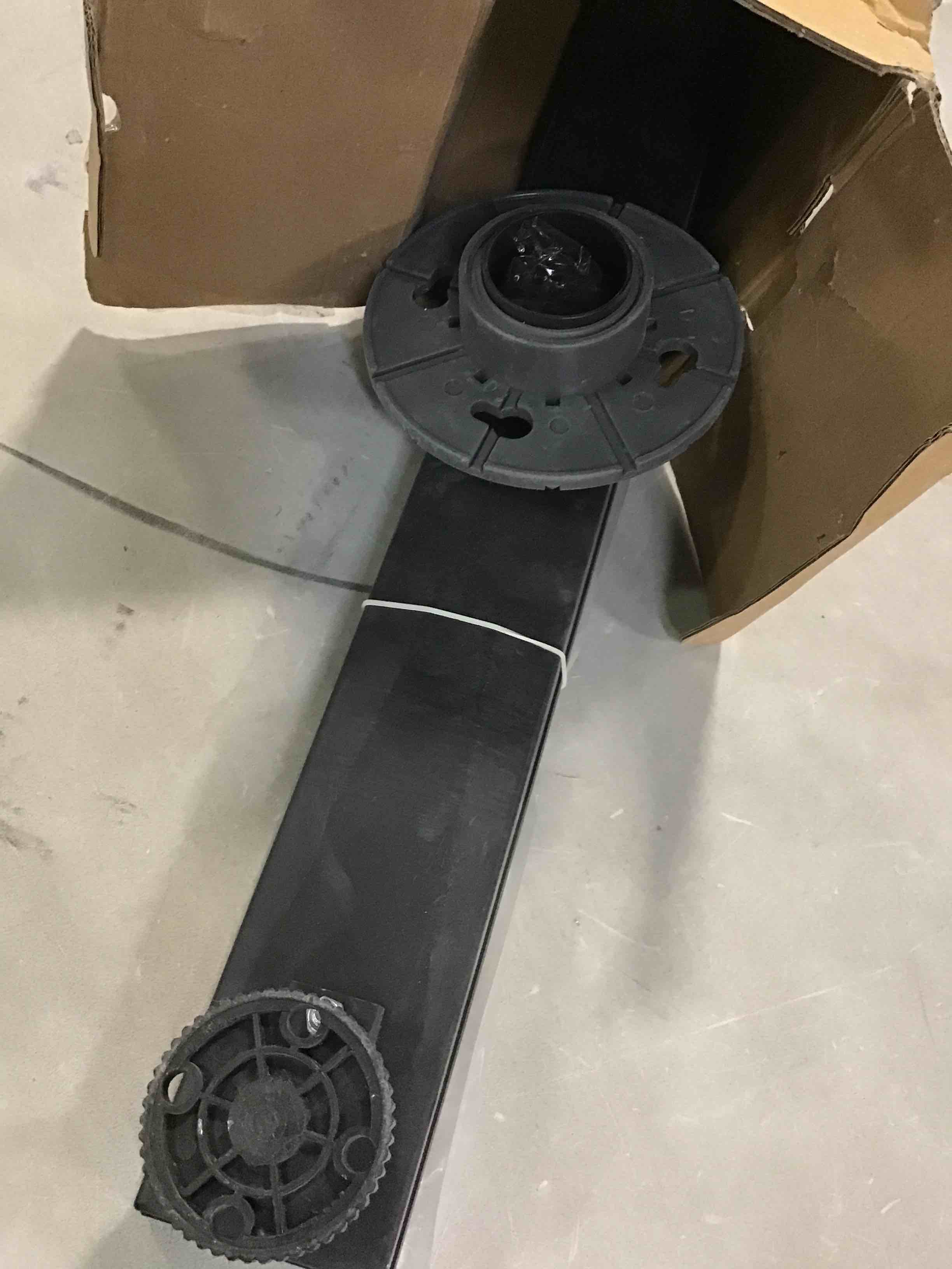 https://s3.amazonaws.com/lotting-images-prod/bidfta/TEA2130979_1747146006615.jpeg