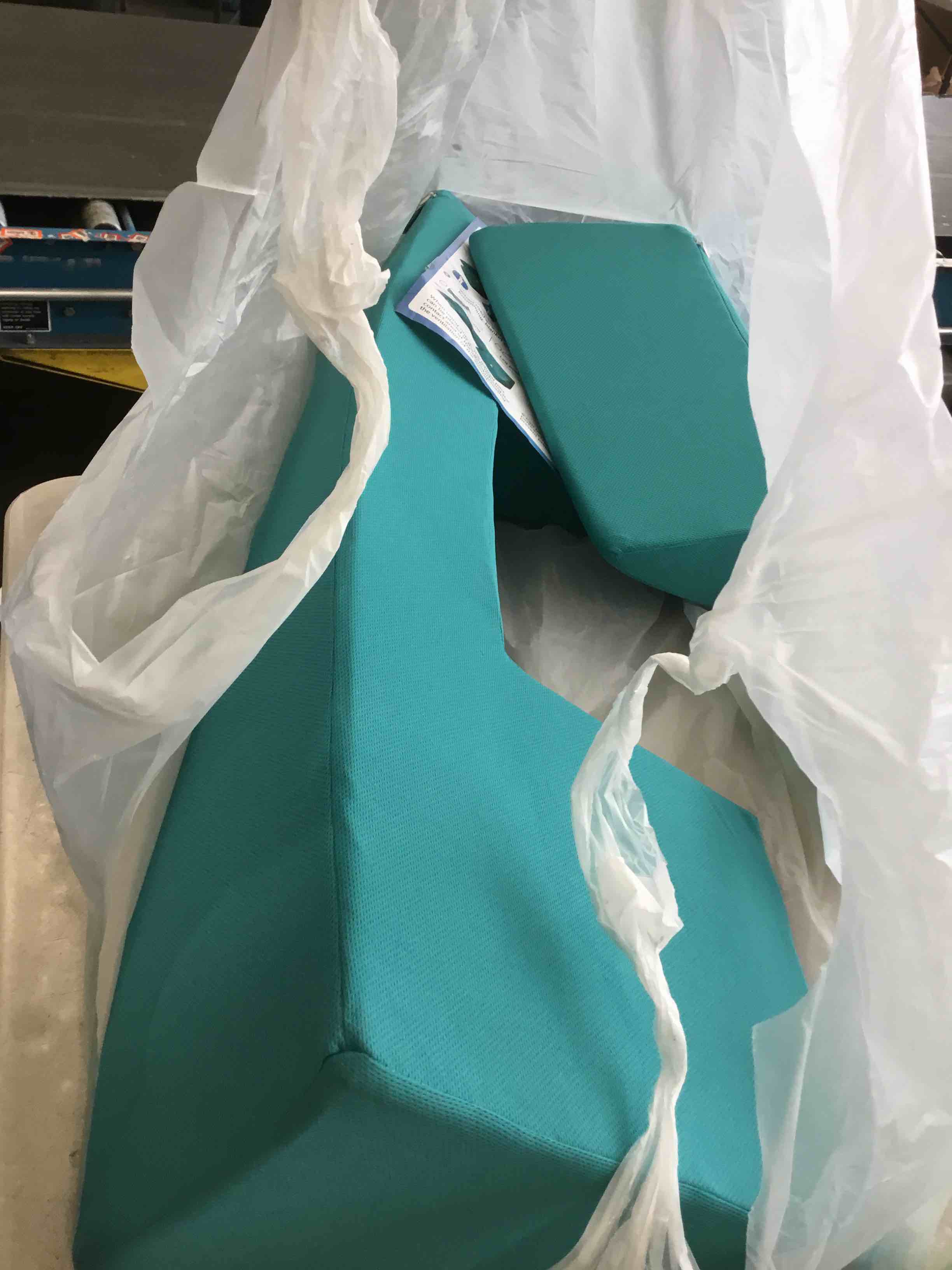https://s3.amazonaws.com/lotting-images-prod/bidfta/TEA2131022_1743604157335.jpeg