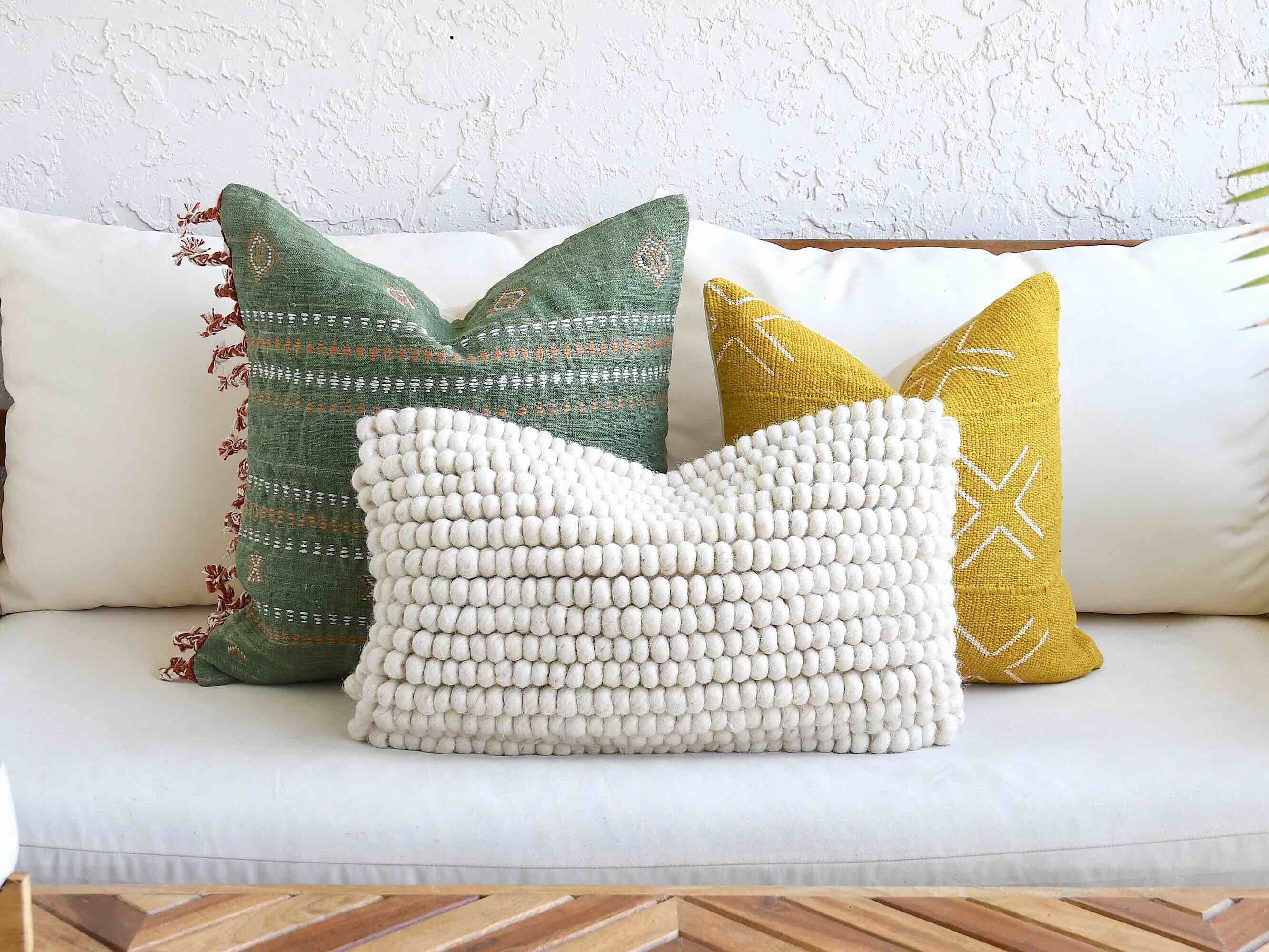 Assorted of Decorative Indoor/Outdoor Throw Pillows 