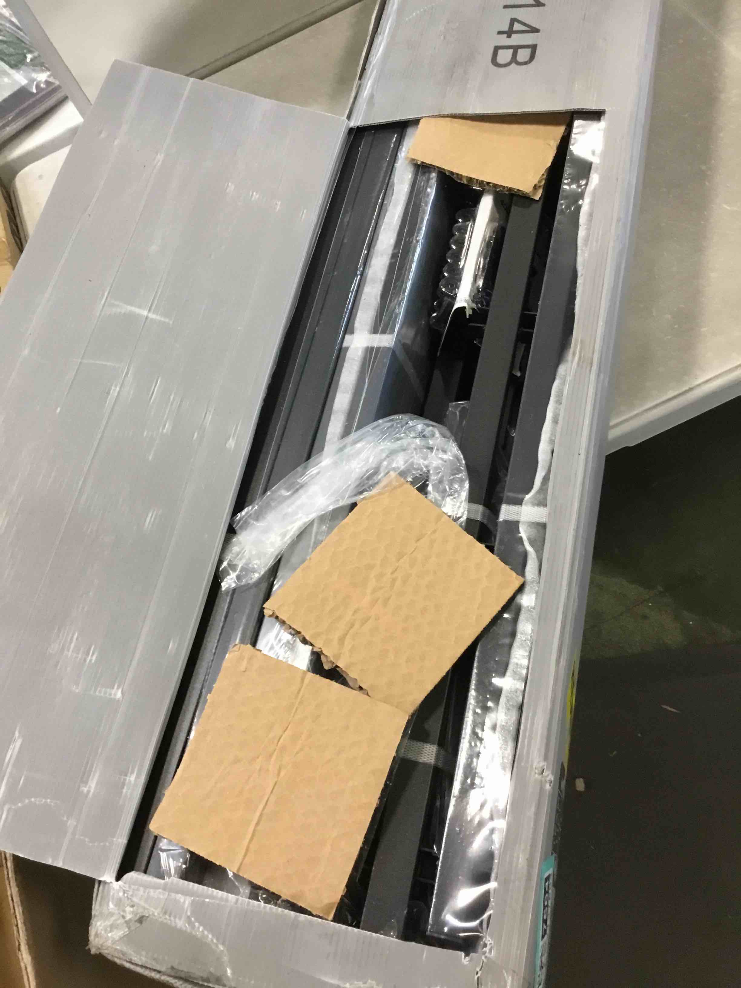 https://s3.amazonaws.com/lotting-images-prod/bidfta/TEA2137664_1745419421226.jpeg