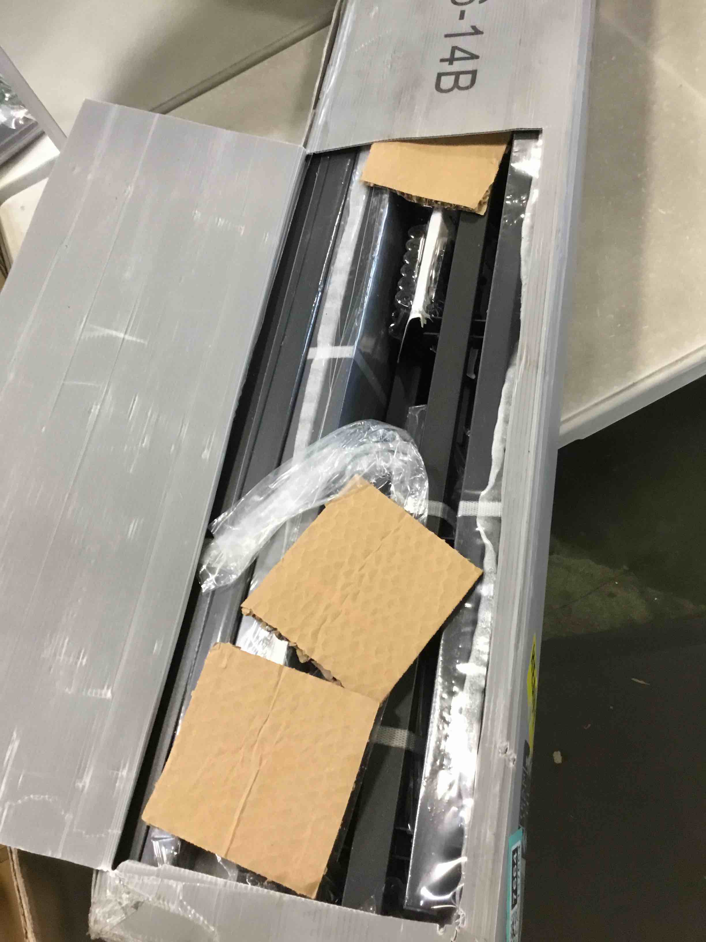 https://s3.amazonaws.com/lotting-images-prod/bidfta/TEA2137664_1745419422758.jpeg