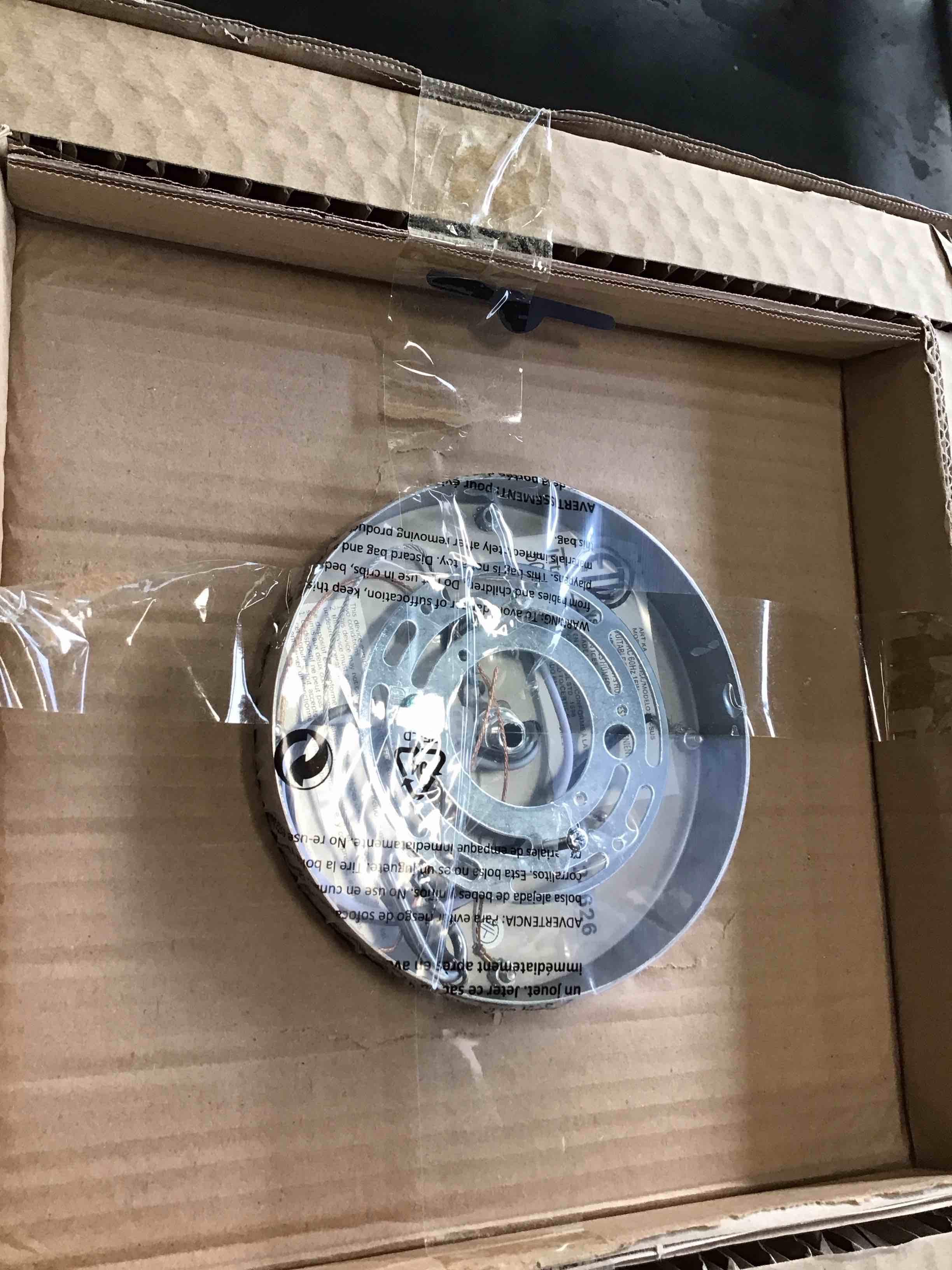 https://s3.amazonaws.com/lotting-images-prod/bidfta/TEA2140200_1745413122115.jpeg