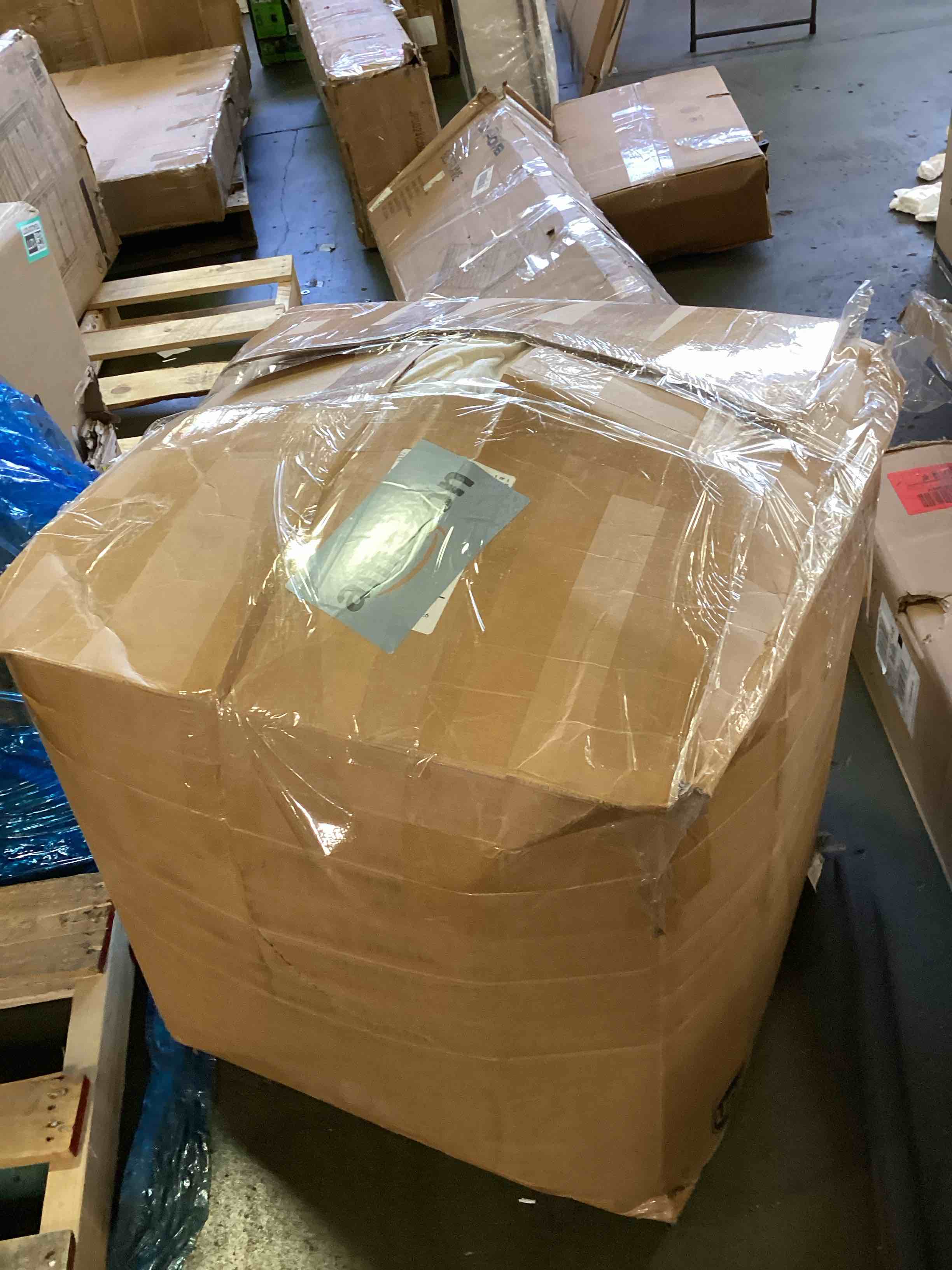 https://s3.amazonaws.com/lotting-images-prod/bidfta/TEA2140407_1745869594312.jpeg