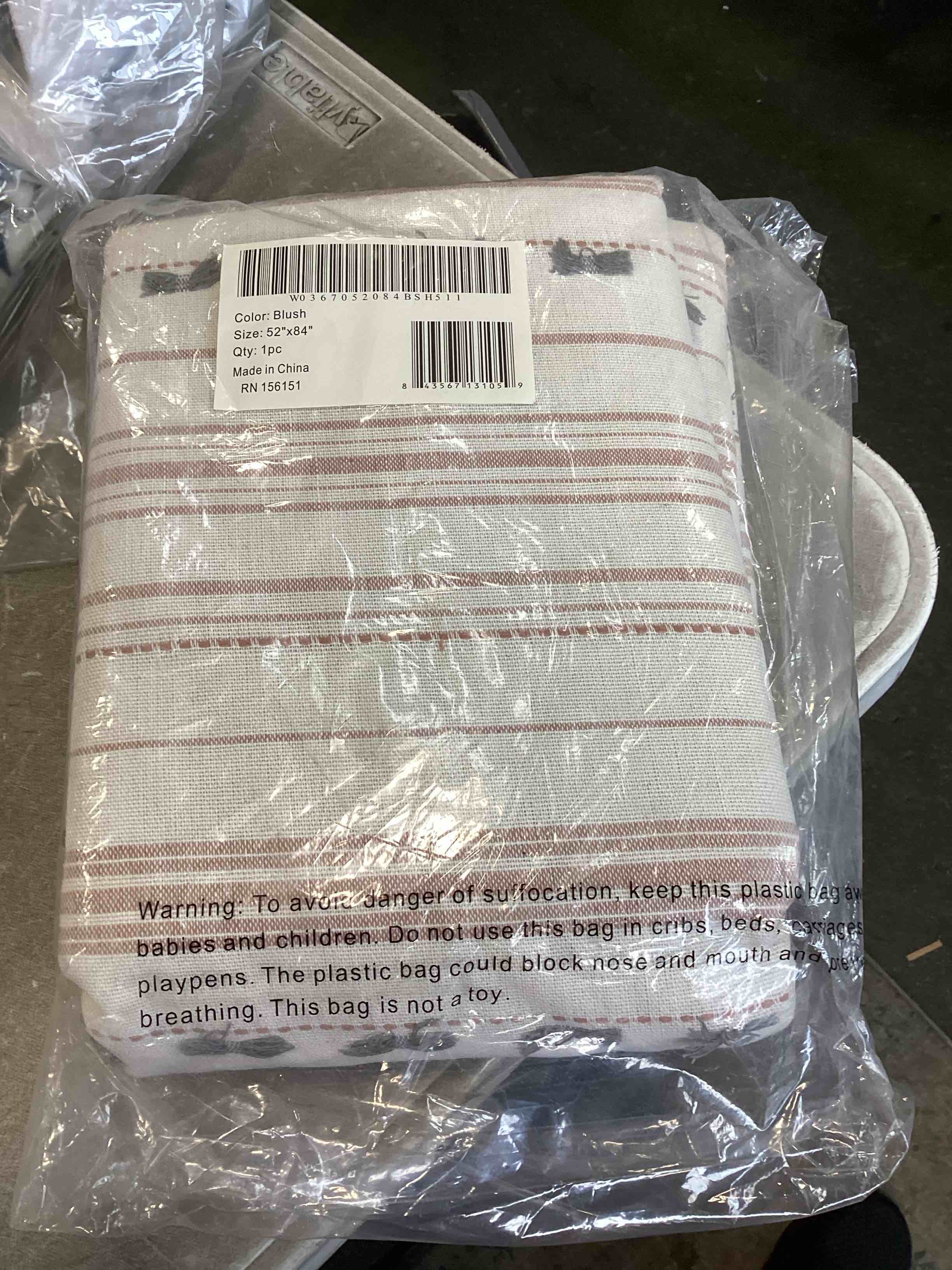 https://s3.amazonaws.com/lotting-images-prod/bidfta/TEA2140506_1745955670314.jpeg