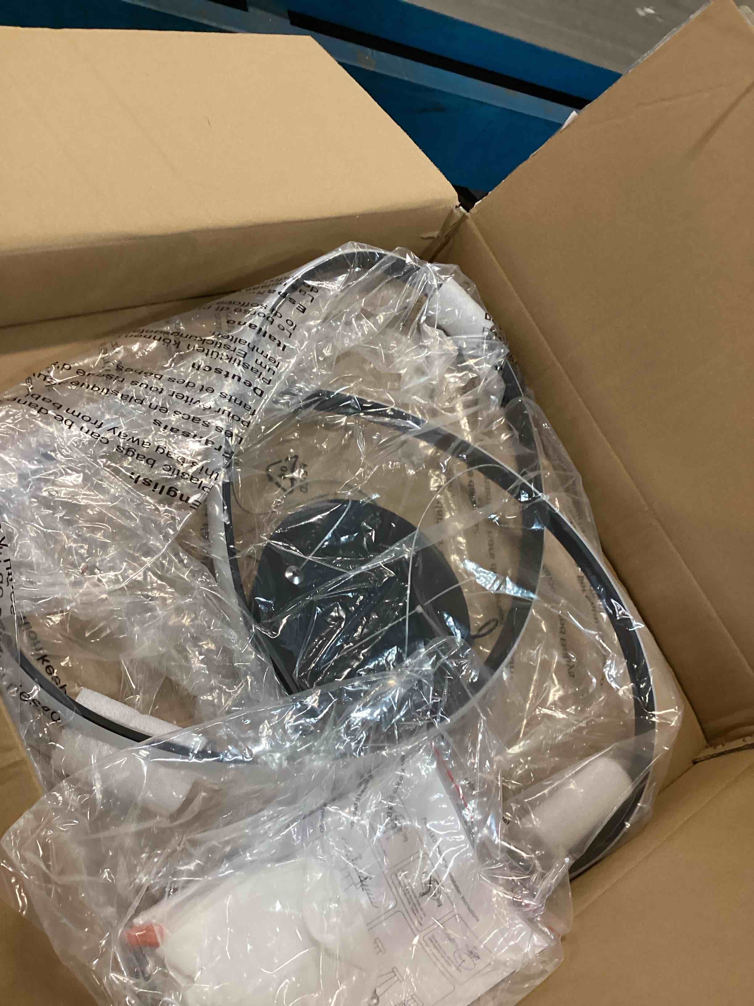 https://s3.amazonaws.com/lotting-images-prod/bidfta/TEA2141387_1746460156298.jpeg