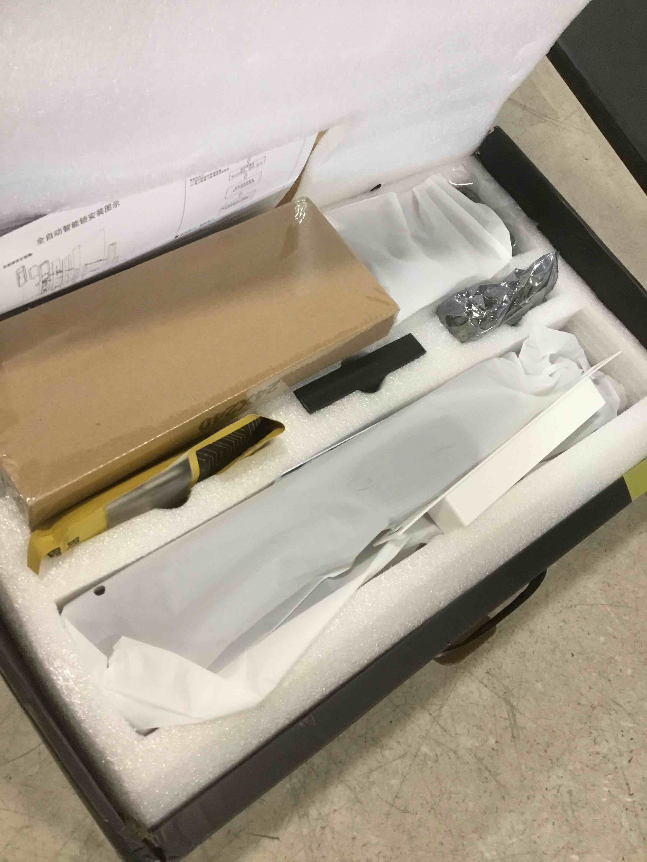 https://s3.amazonaws.com/lotting-images-prod/bidfta/TEA2153931_1743017585769.jpeg