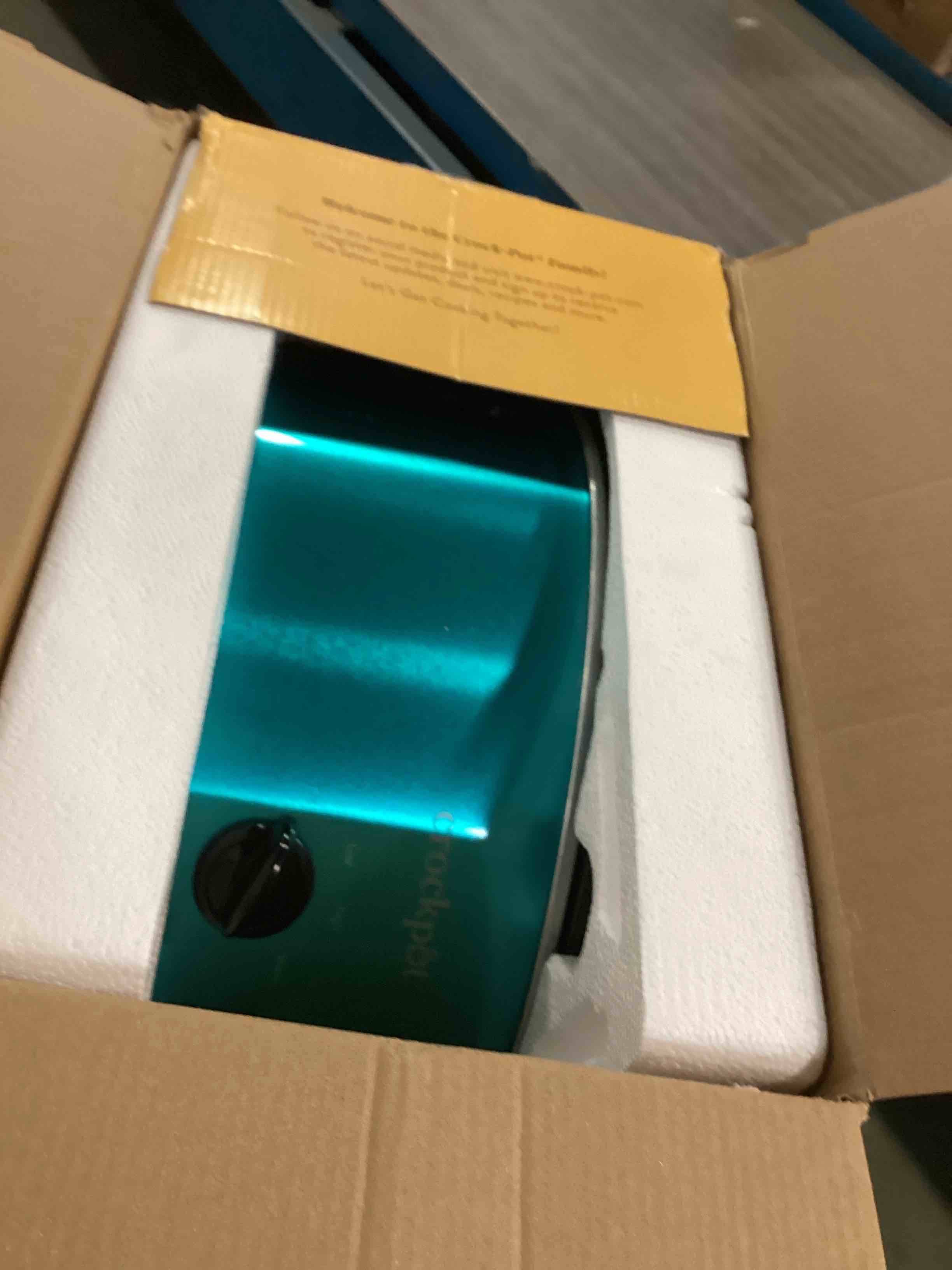 https://s3.amazonaws.com/lotting-images-prod/bidfta/TEA2157306_1743163827287.jpeg