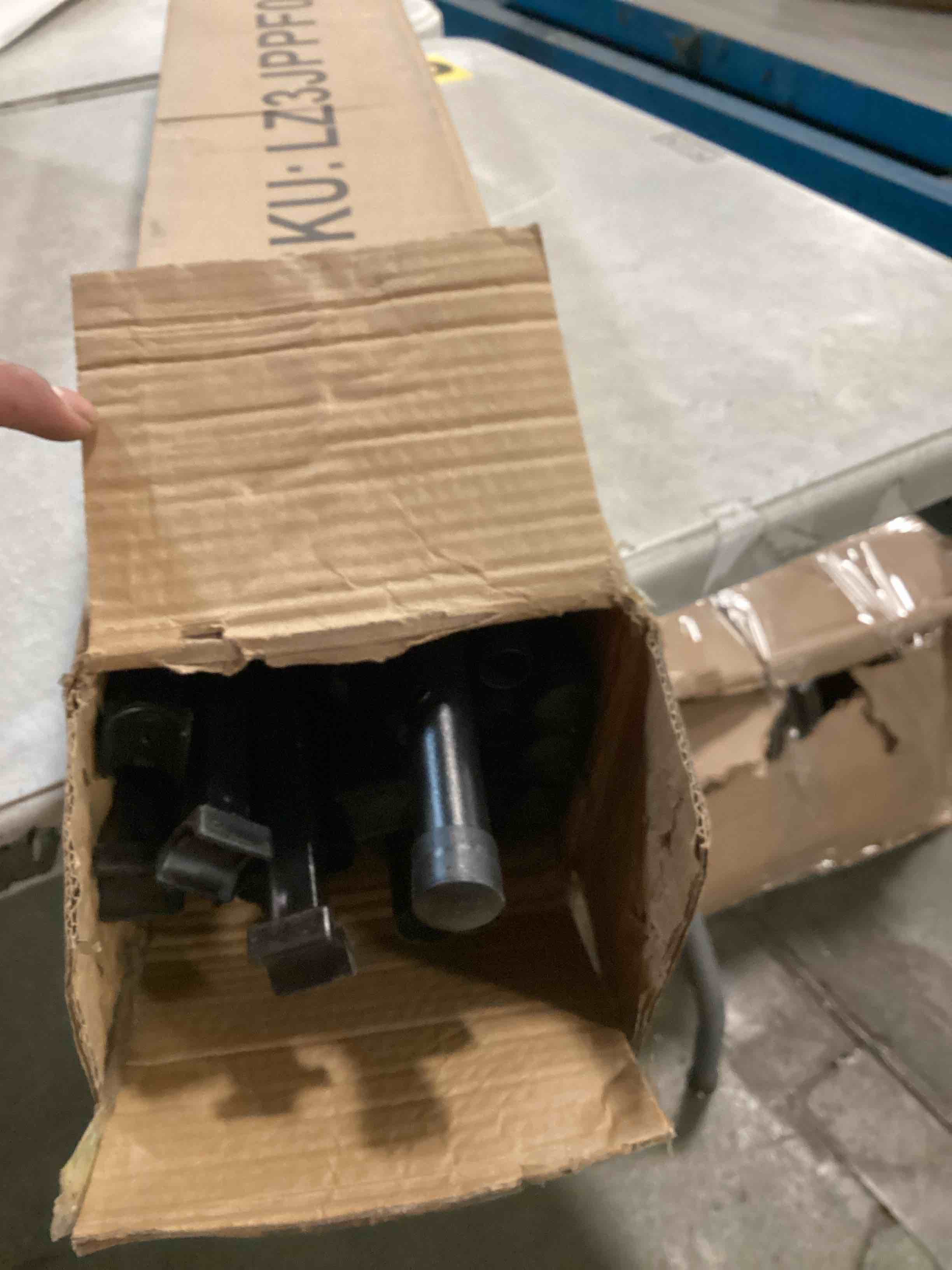 https://s3.amazonaws.com/lotting-images-prod/bidfta/TEA2158324_1742387863839.jpeg