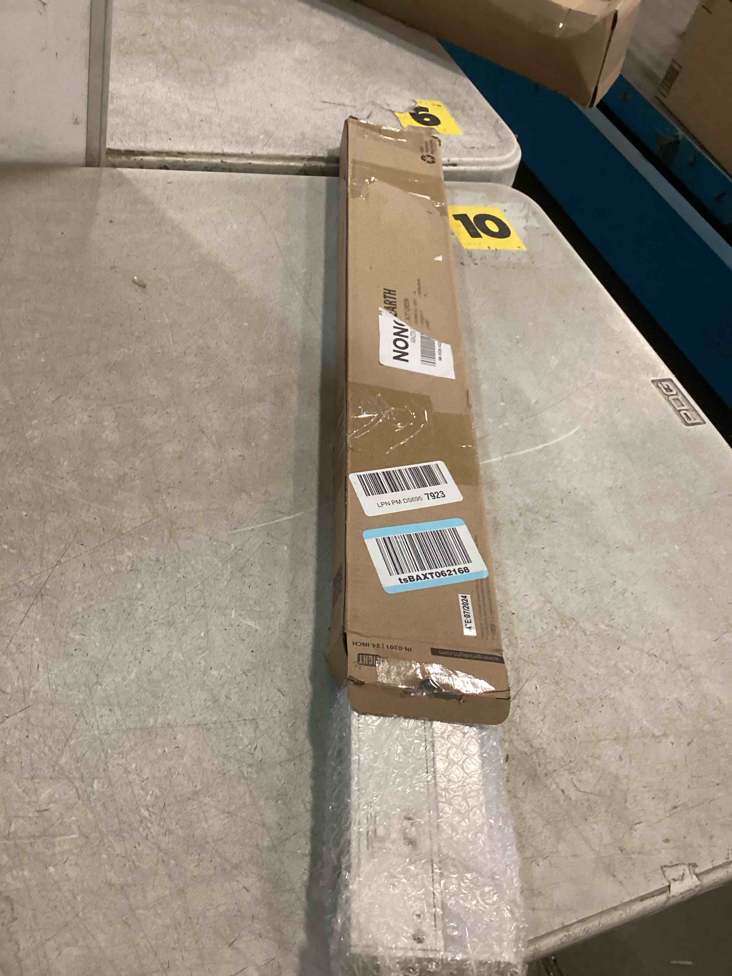 https://s3.amazonaws.com/lotting-images-prod/bidfta/TEA2158382_1742392600157.jpeg