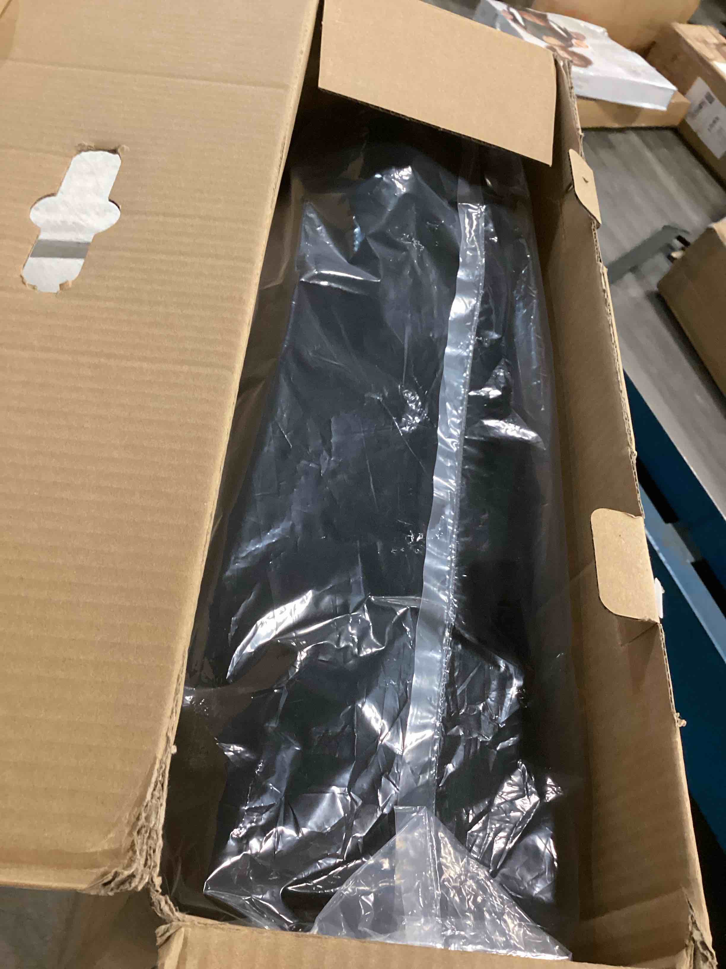 https://s3.amazonaws.com/lotting-images-prod/bidfta/TEA2159706_1743166637799.jpeg