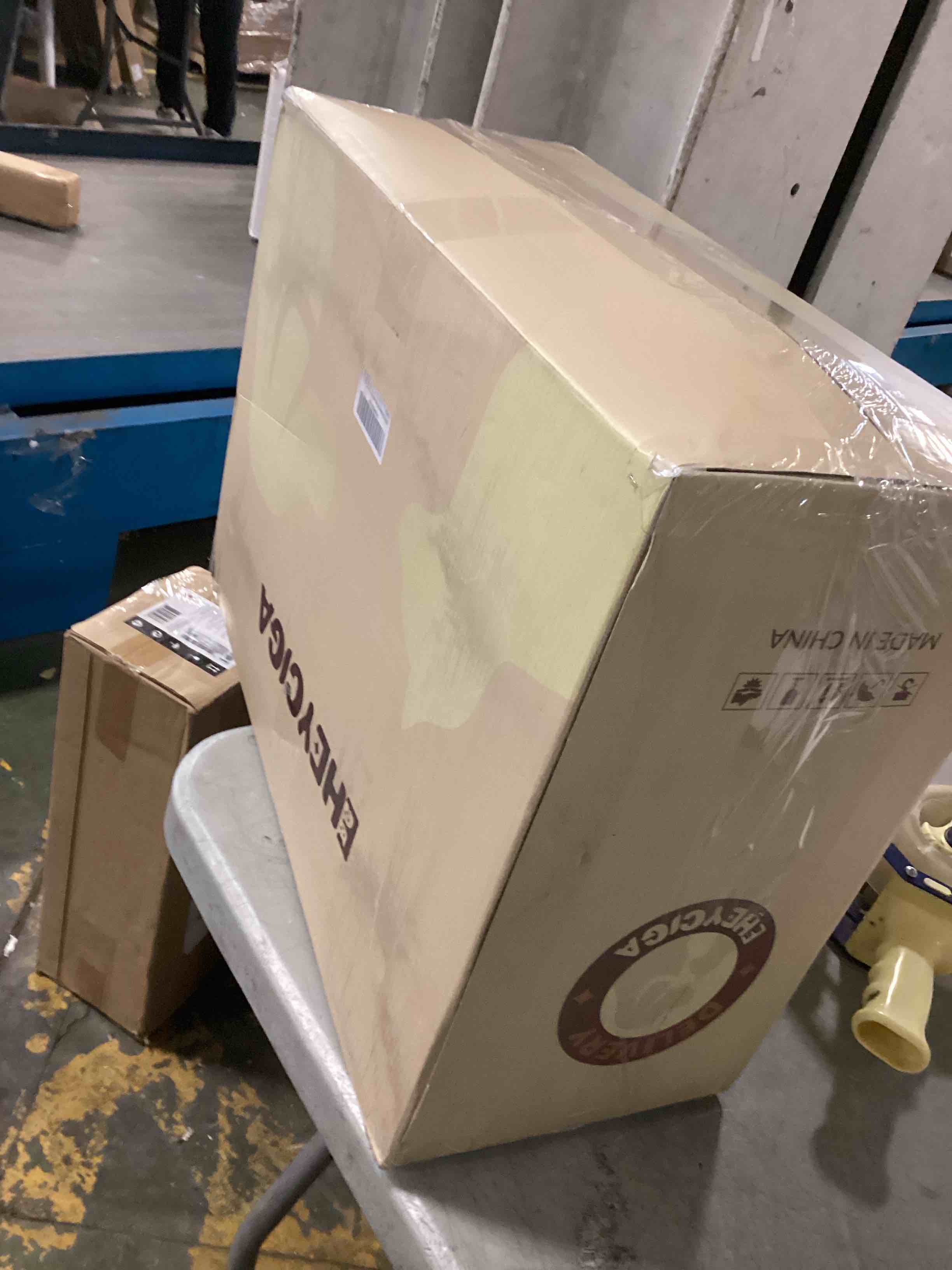 https://s3.amazonaws.com/lotting-images-prod/bidfta/TEA2160024_1743435964521.jpeg