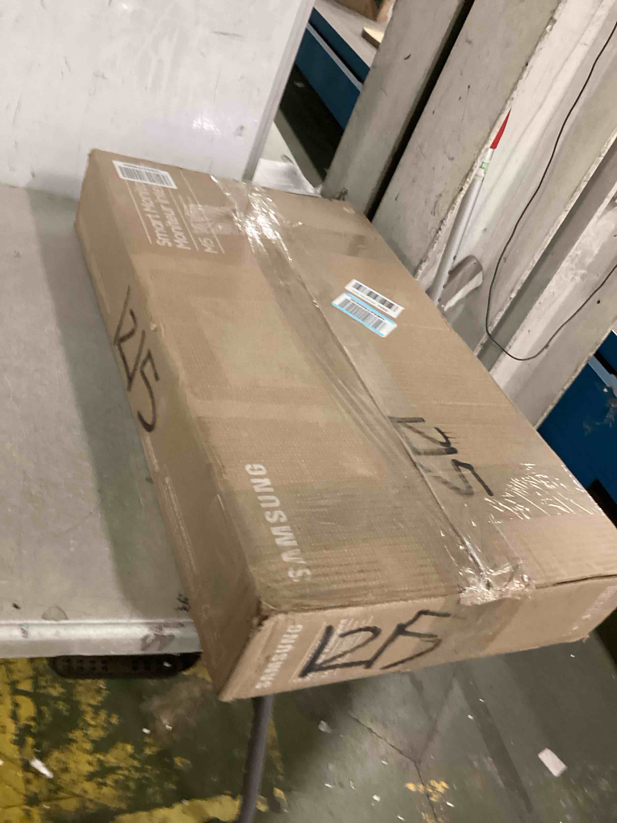 https://s3.amazonaws.com/lotting-images-prod/bidfta/TEA2160140_1743510816526.jpeg