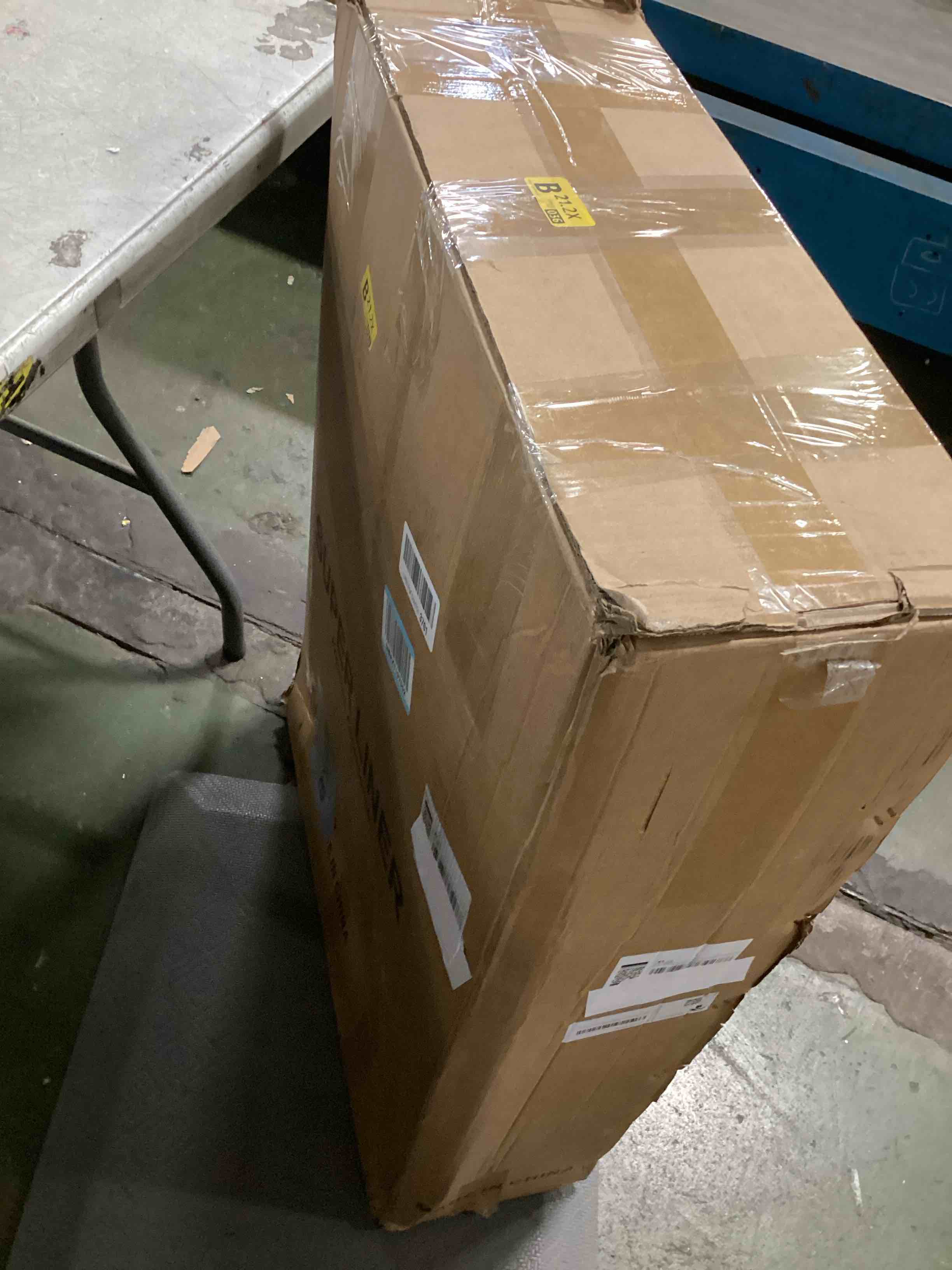 https://s3.amazonaws.com/lotting-images-prod/bidfta/TEA2160996_1745240433628.jpeg