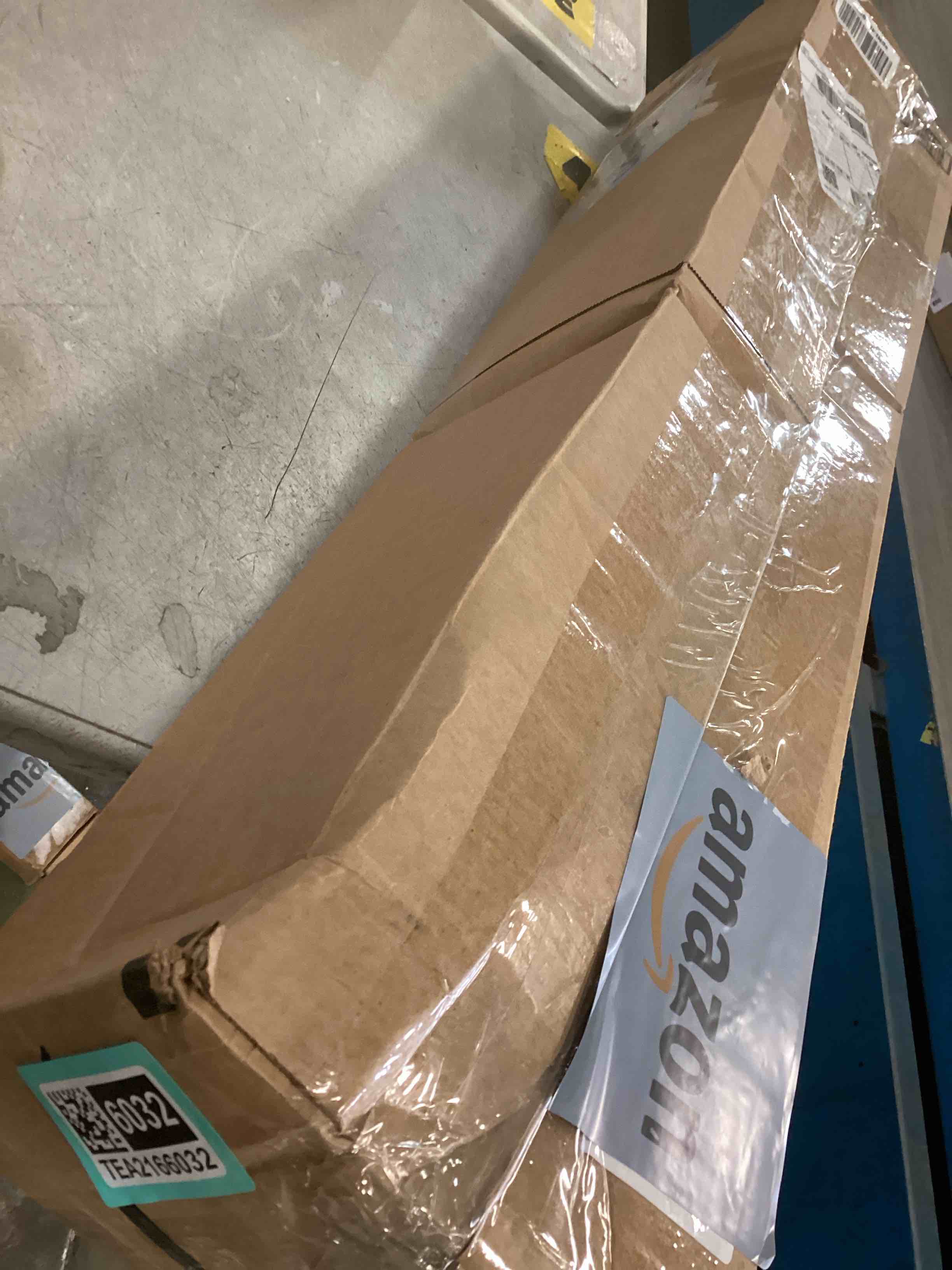 https://s3.amazonaws.com/lotting-images-prod/bidfta/TEA2166032_1743438630828.jpeg