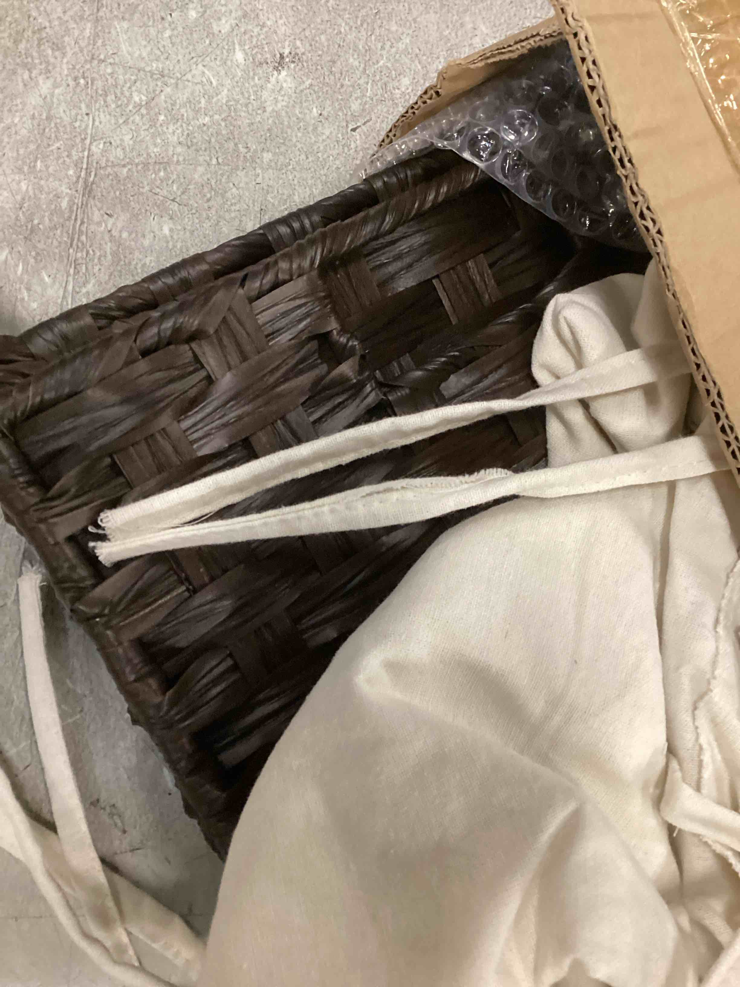 https://s3.amazonaws.com/lotting-images-prod/bidfta/TEA2166403_1743684927630.jpeg