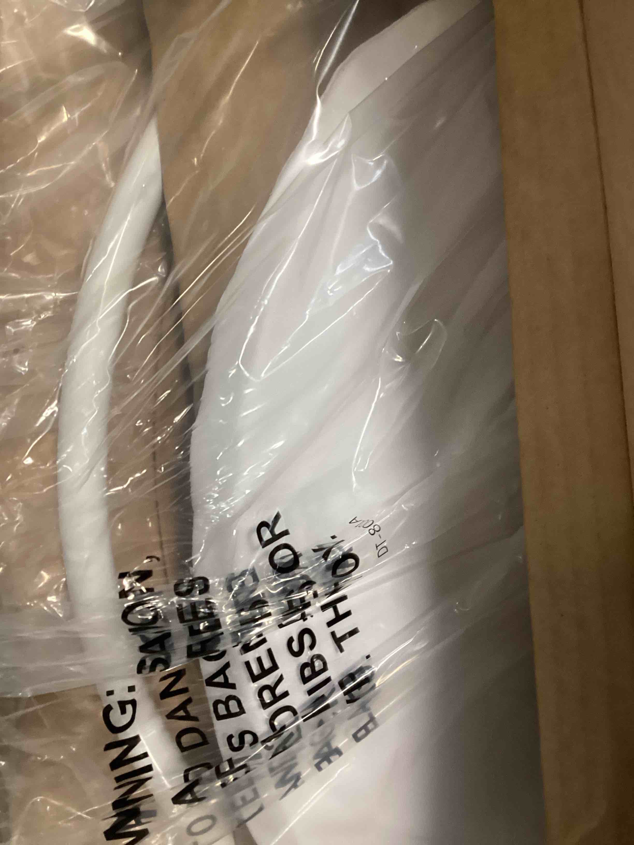 https://s3.amazonaws.com/lotting-images-prod/bidfta/TEA2166662_1743774327443.jpeg