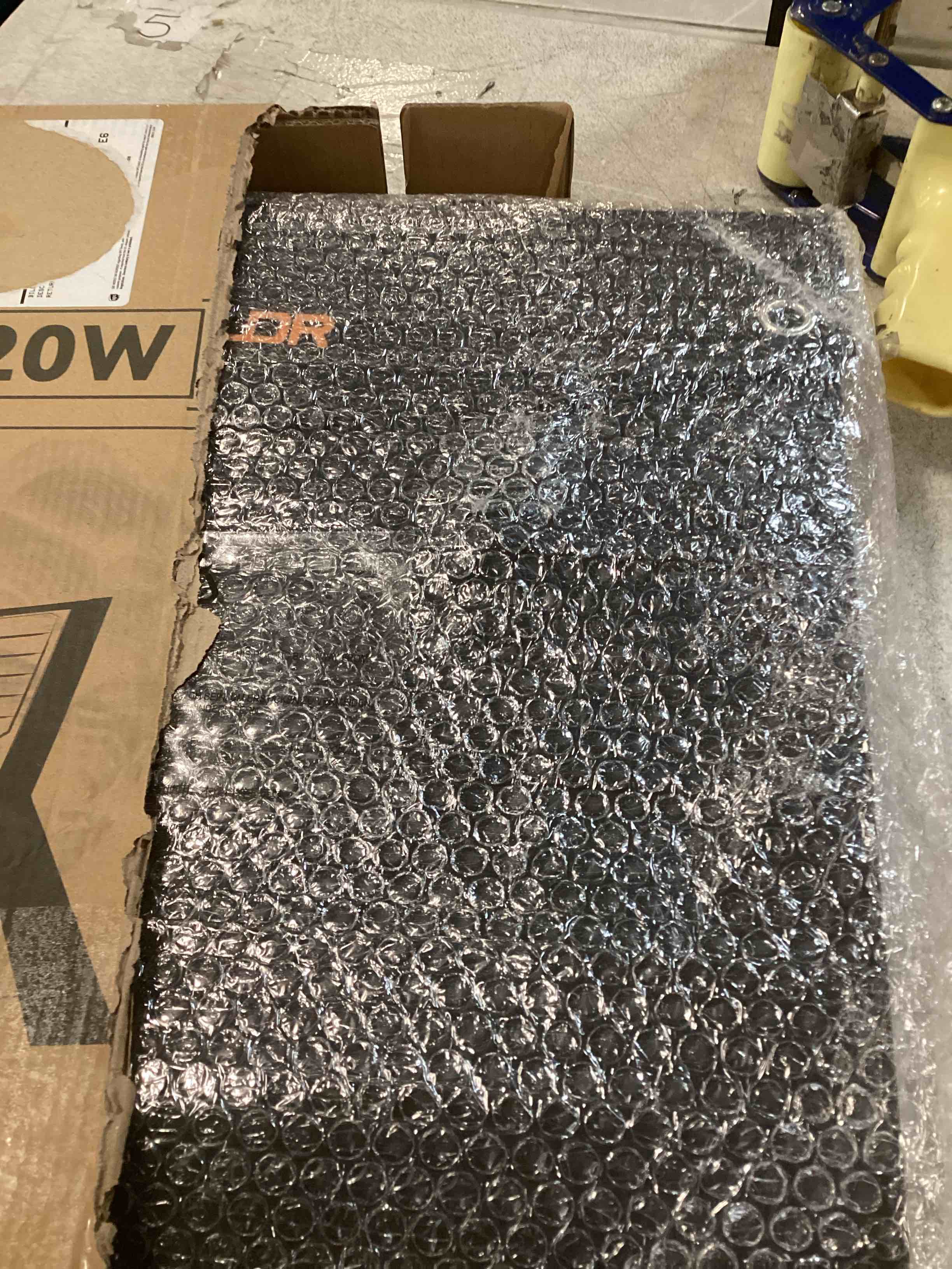 https://s3.amazonaws.com/lotting-images-prod/bidfta/TEA2175252_1743080628607.jpeg