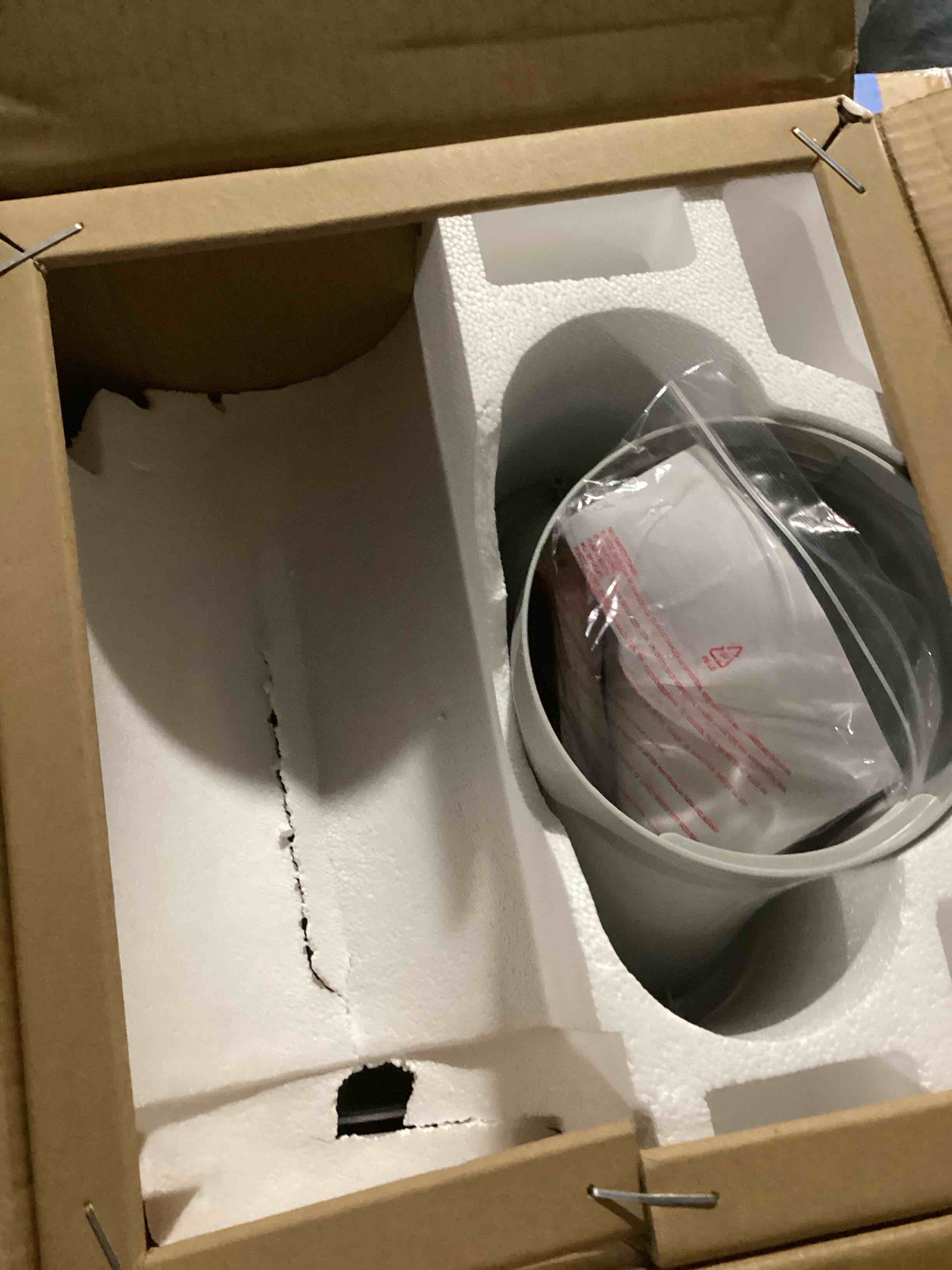 https://s3.amazonaws.com/lotting-images-prod/bidfta/TEA2176612_1745505741115.jpeg