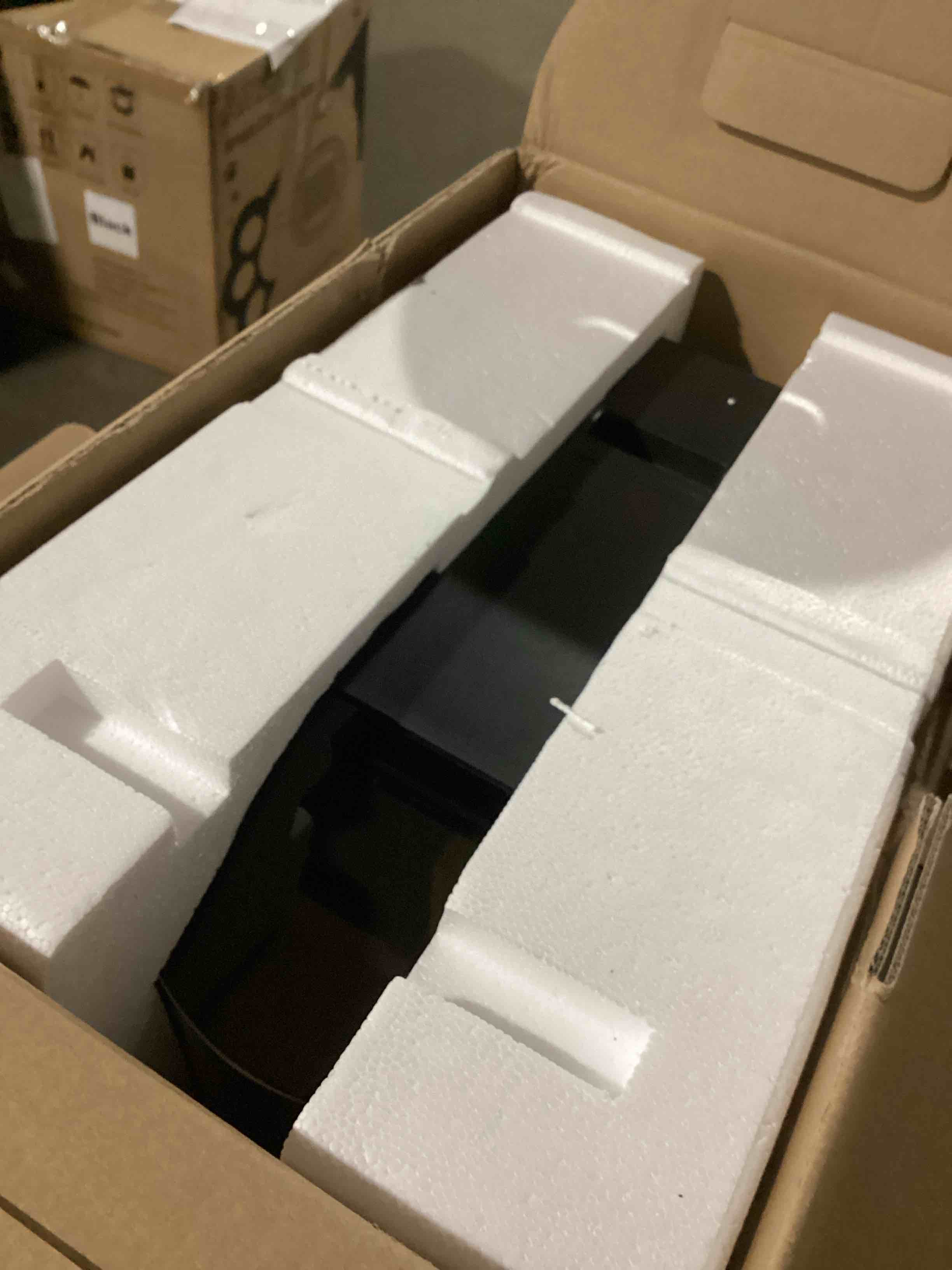 https://s3.amazonaws.com/lotting-images-prod/bidfta/TEA2177880_1746707968161.jpeg