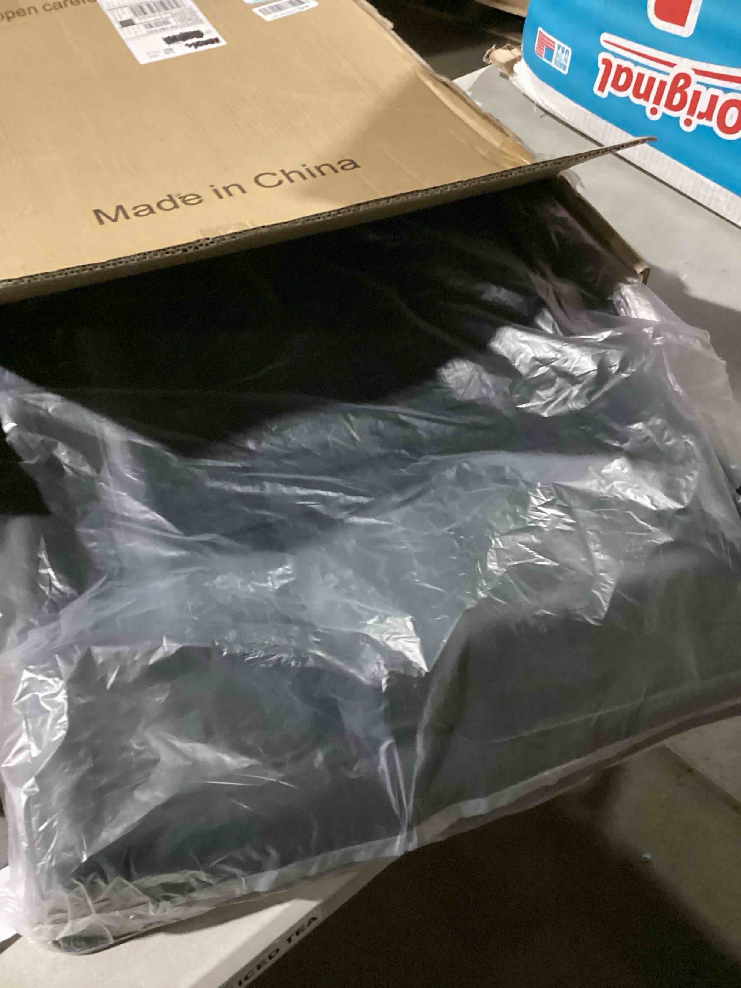 https://s3.amazonaws.com/lotting-images-prod/bidfta/TEA2178100_1747050114311.jpeg