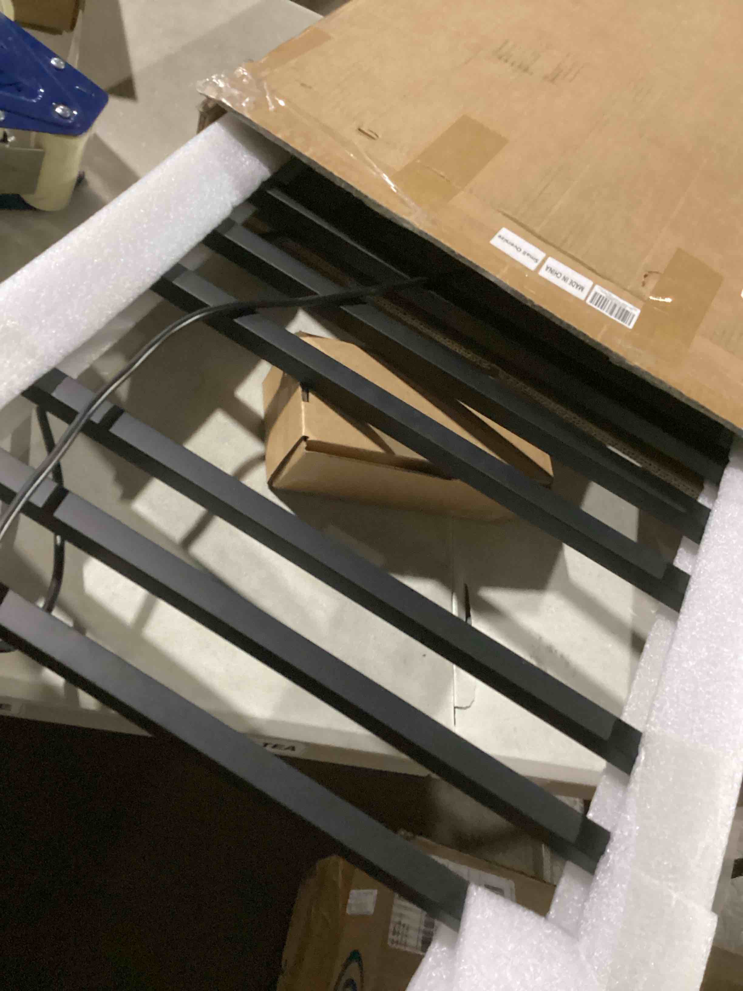 https://s3.amazonaws.com/lotting-images-prod/bidfta/TEA2178116_1747053729026.jpeg