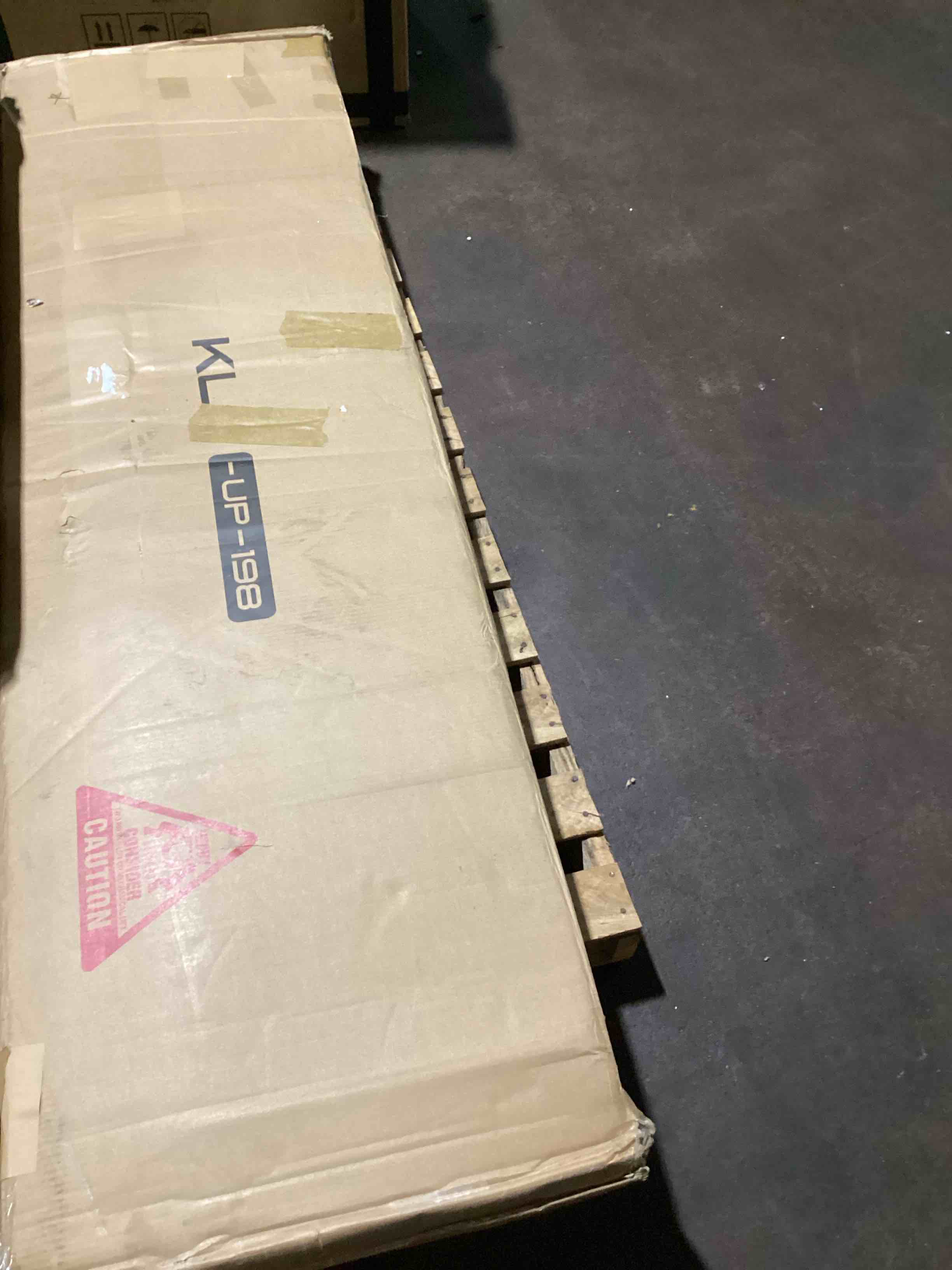 https://s3.amazonaws.com/lotting-images-prod/bidfta/TEA2180202_1750335680826.jpeg