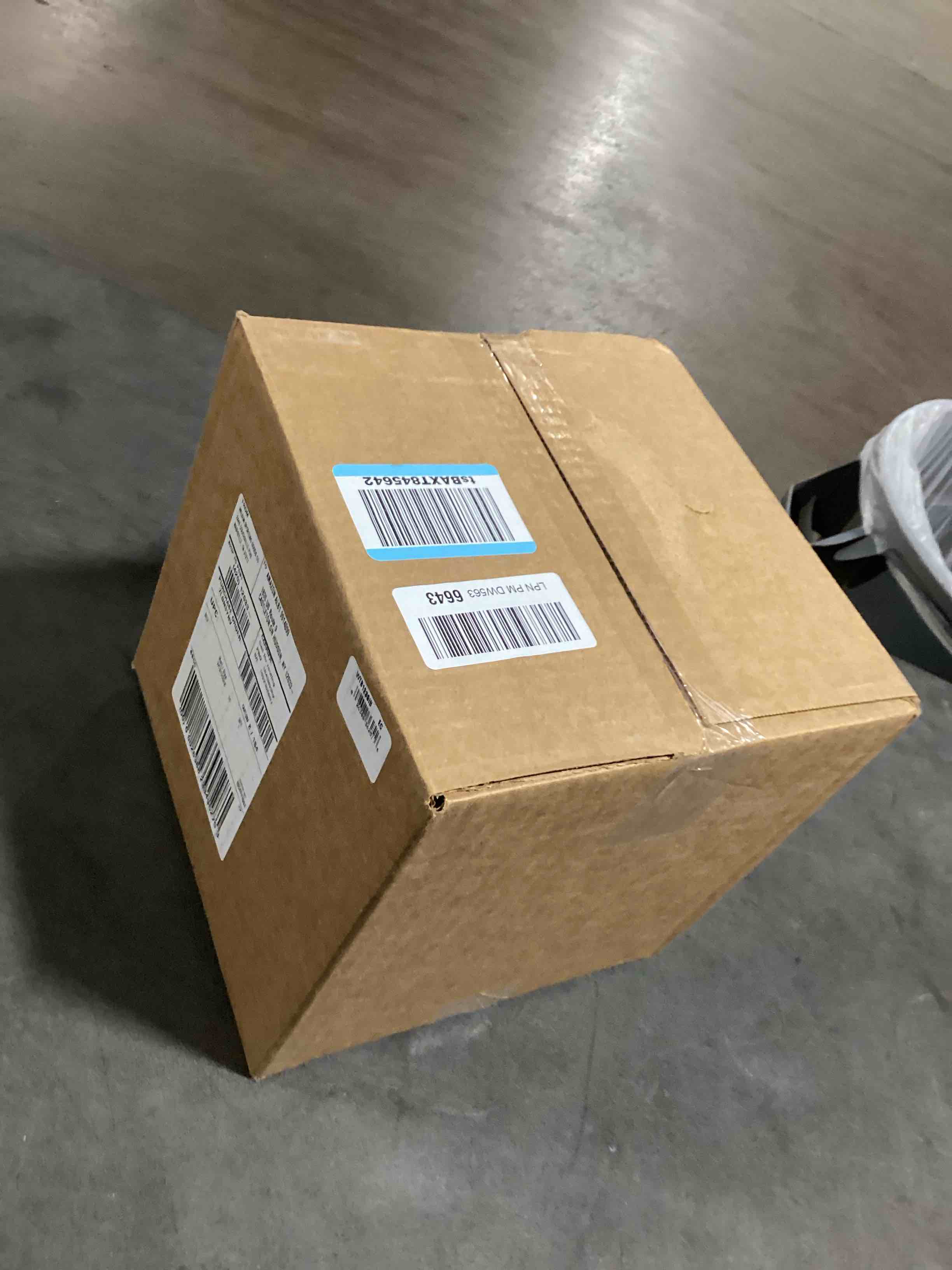 https://s3.amazonaws.com/lotting-images-prod/bidfta/TEA2182200_1745430784925.jpeg