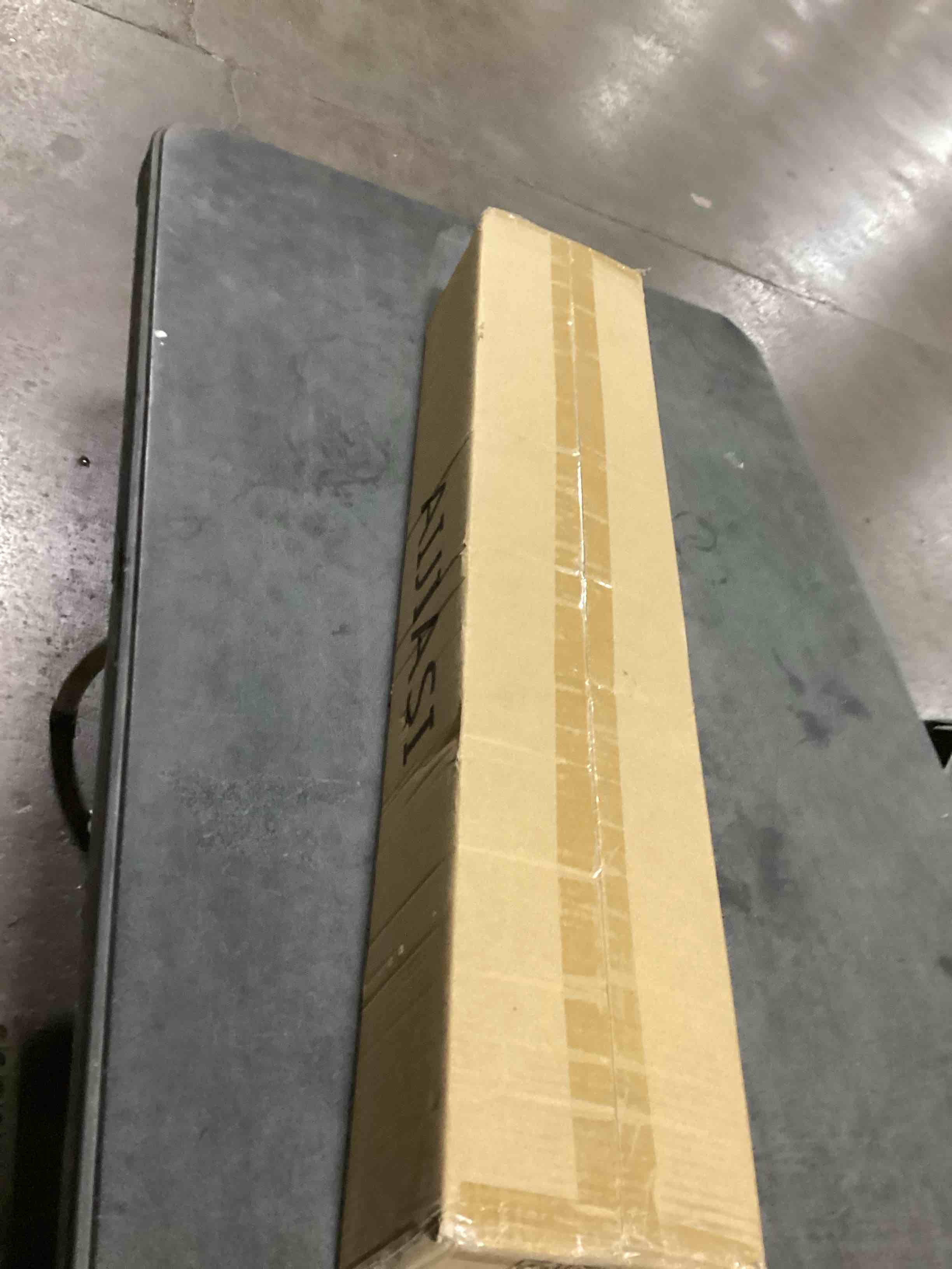 https://s3.amazonaws.com/lotting-images-prod/bidfta/TEA2182340_1745583956008.jpeg