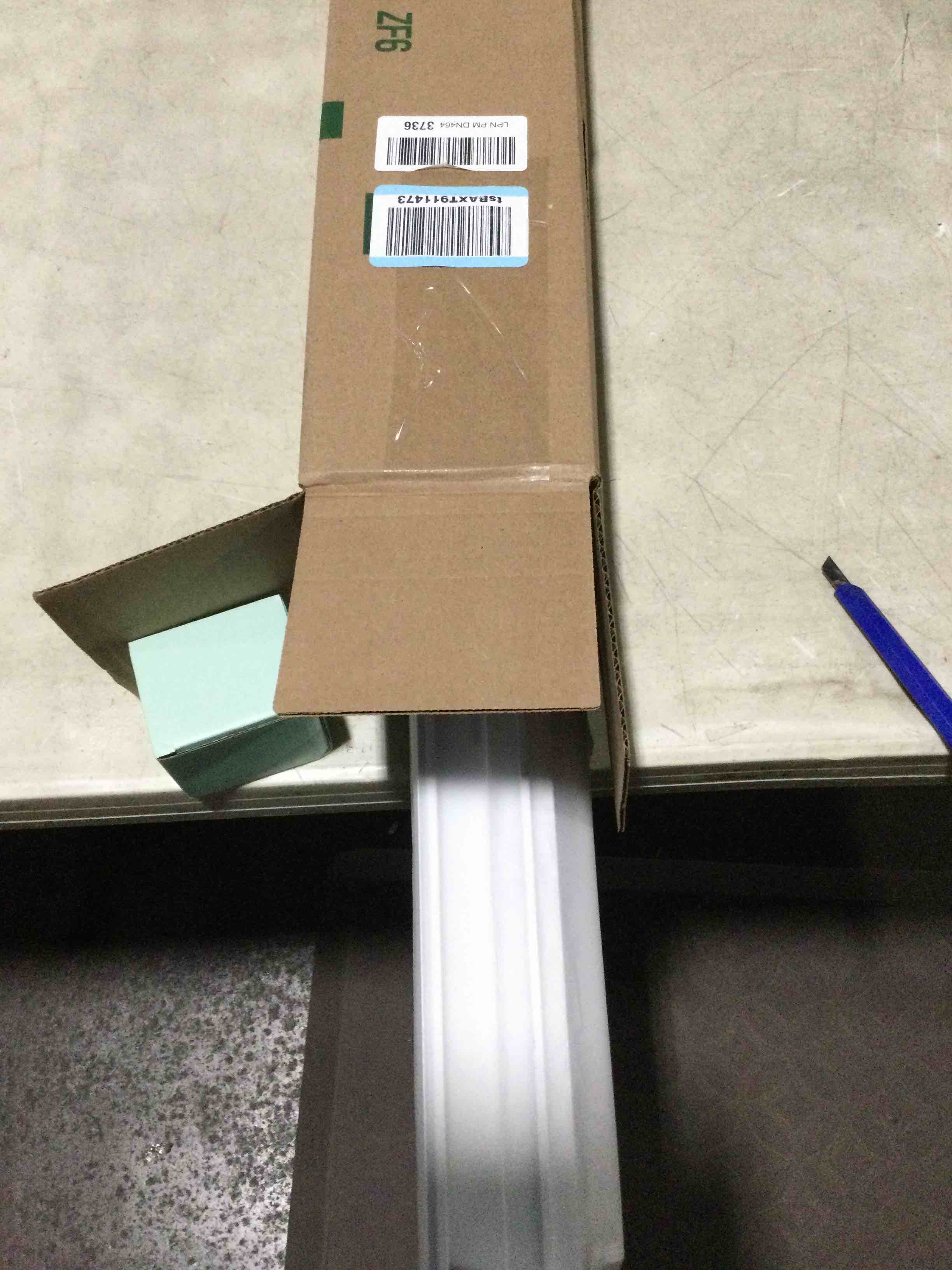 https://s3.amazonaws.com/lotting-images-prod/bidfta/TEA2185321_1744205229393.jpeg