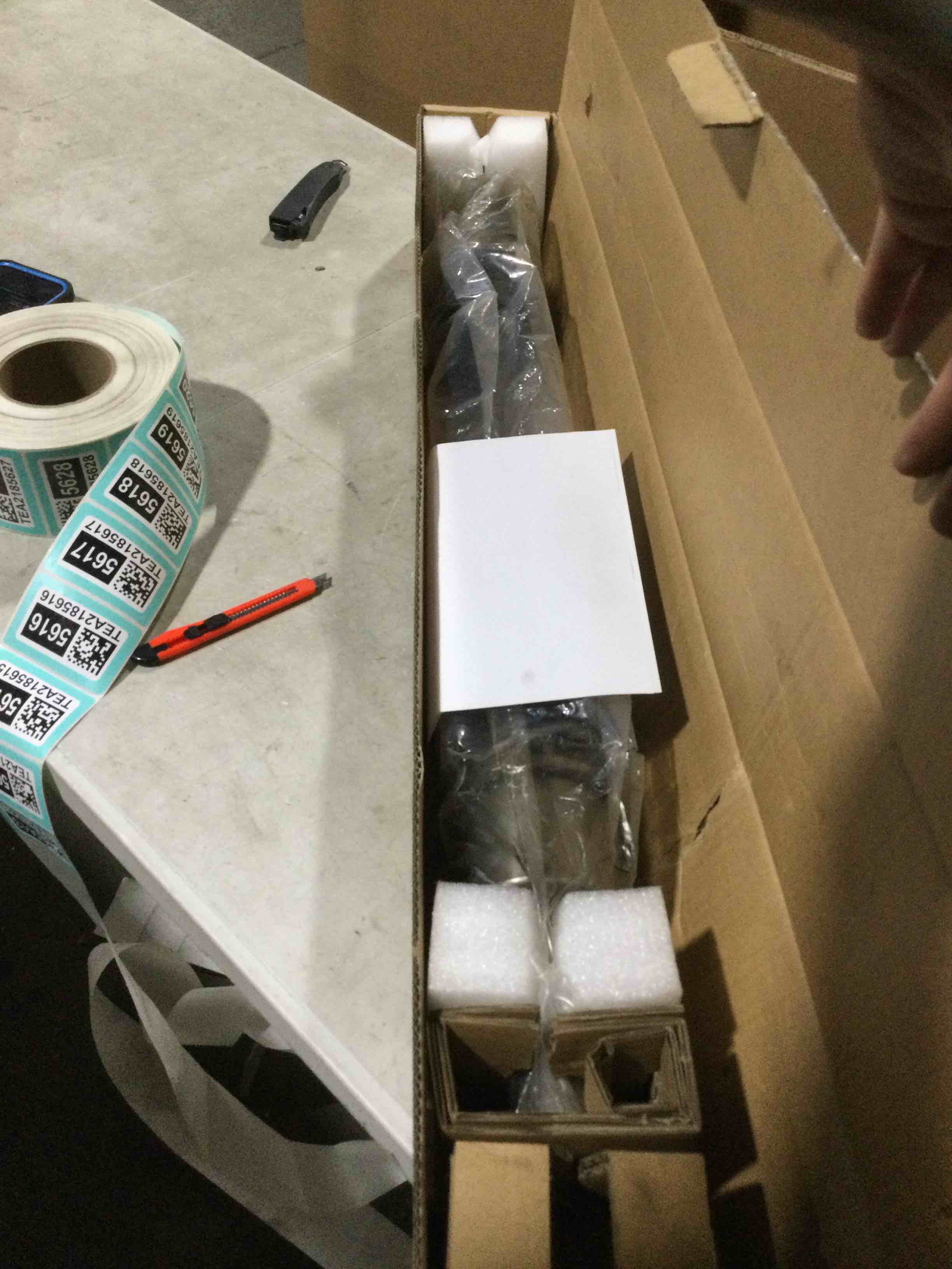 https://s3.amazonaws.com/lotting-images-prod/bidfta/TEA2185613_1744640511099.jpeg