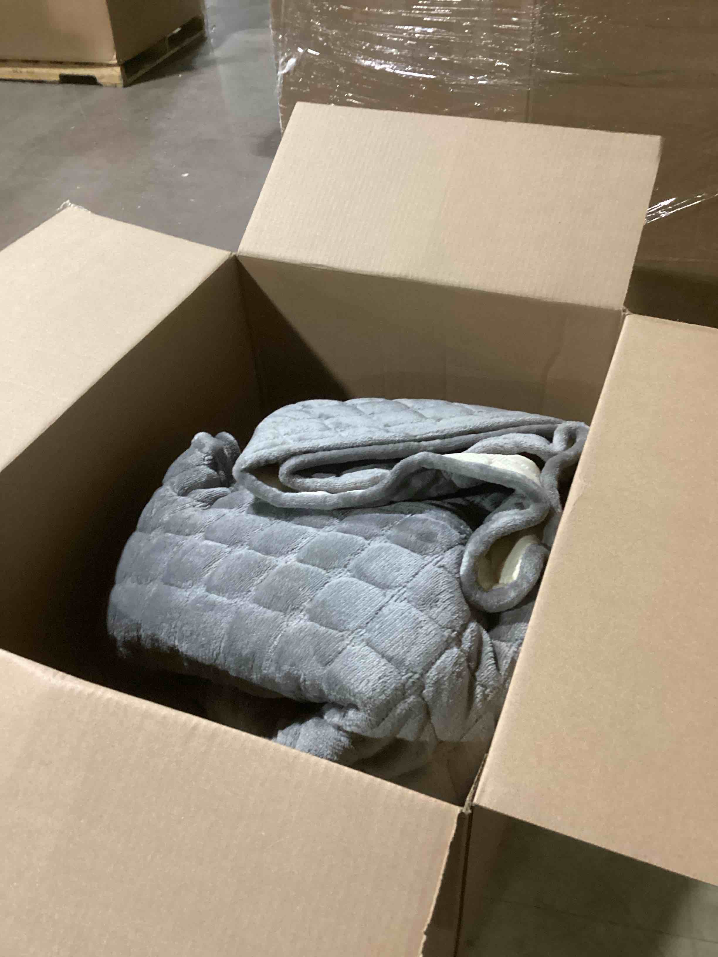 https://s3.amazonaws.com/lotting-images-prod/bidfta/TEA2185823_1744892989948.jpeg
