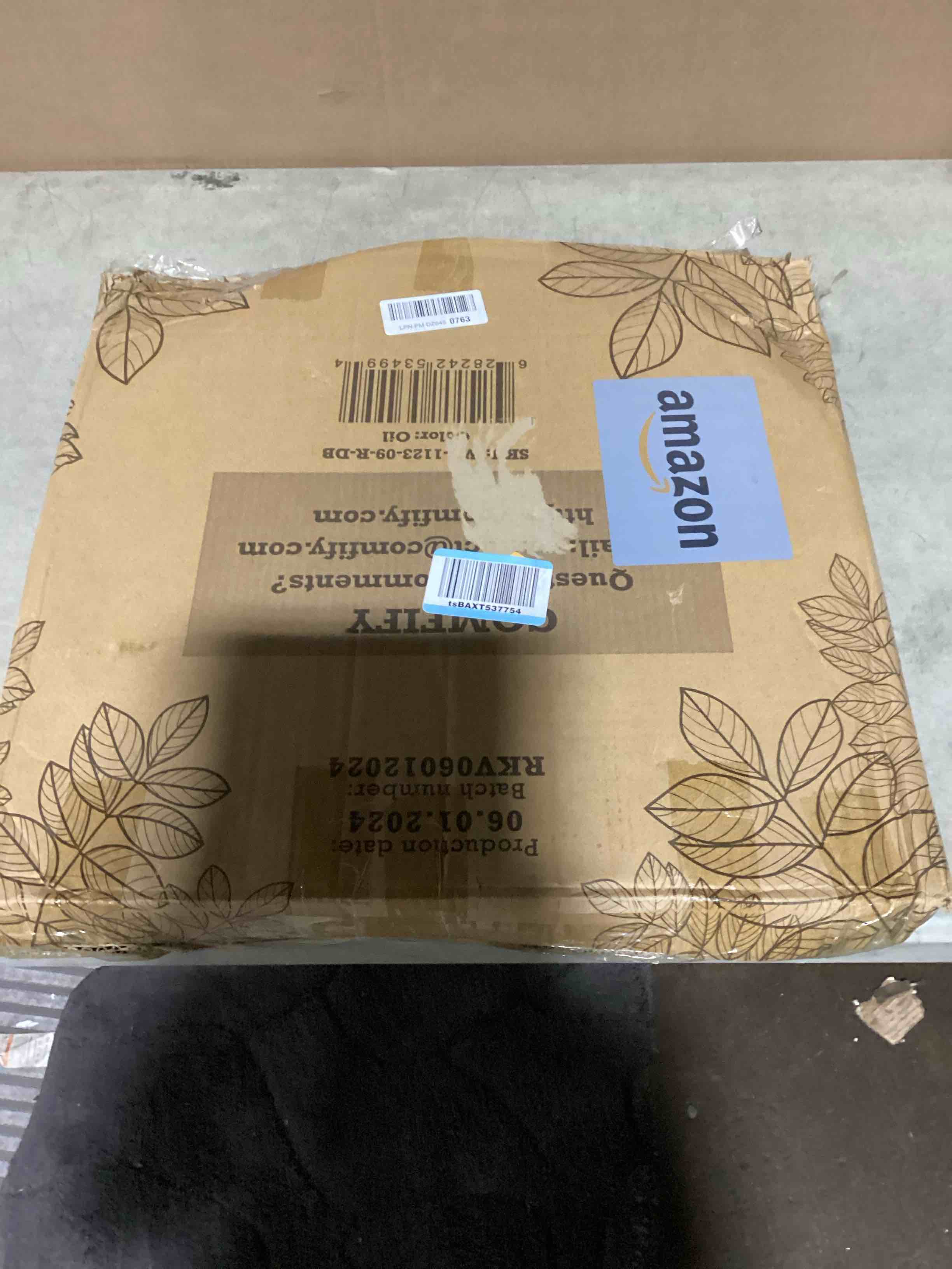 https://s3.amazonaws.com/lotting-images-prod/bidfta/TEA2186015_1751290918741.jpeg