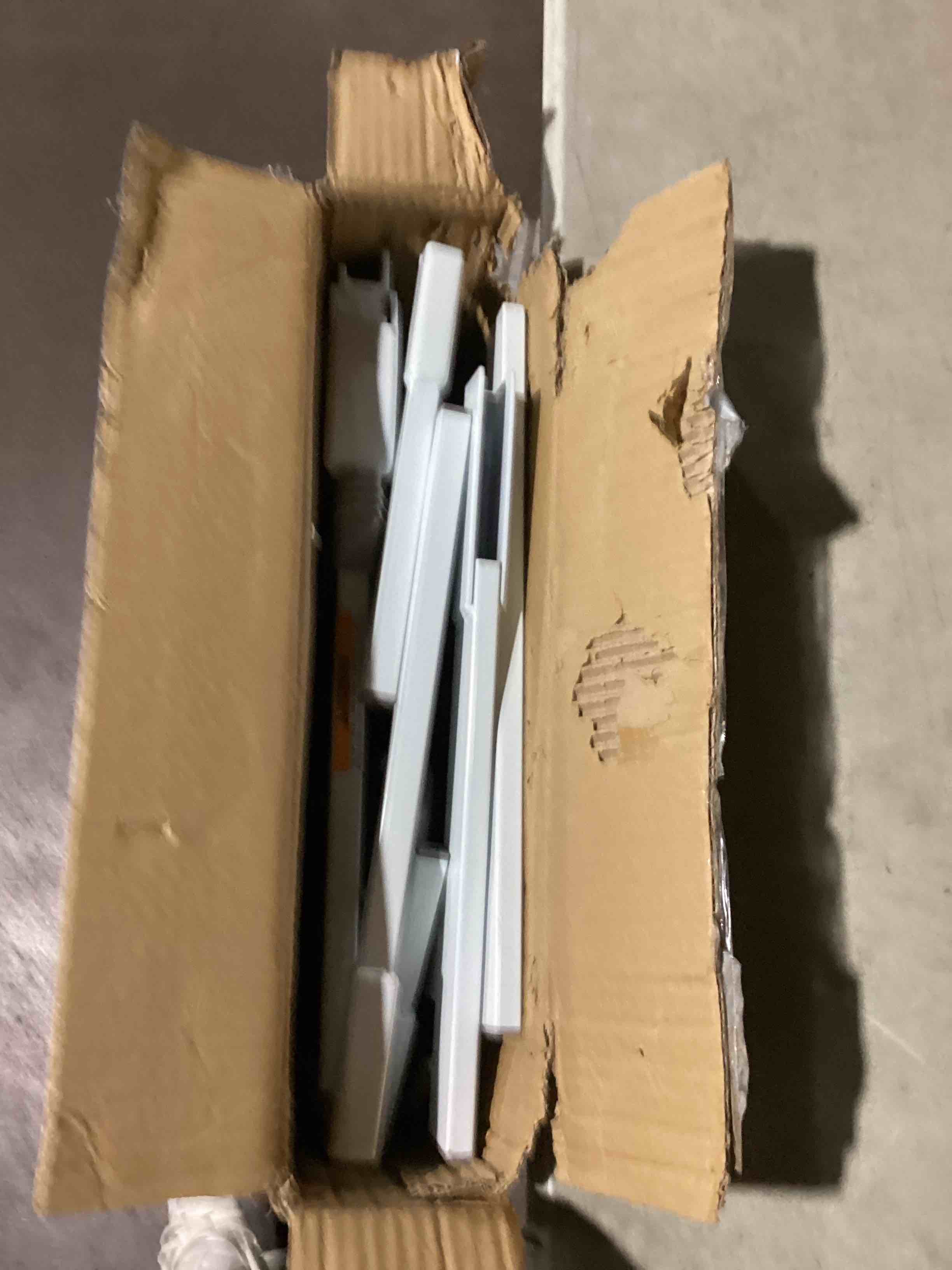 https://s3.amazonaws.com/lotting-images-prod/bidfta/TEA2186022_1751292243681.jpeg